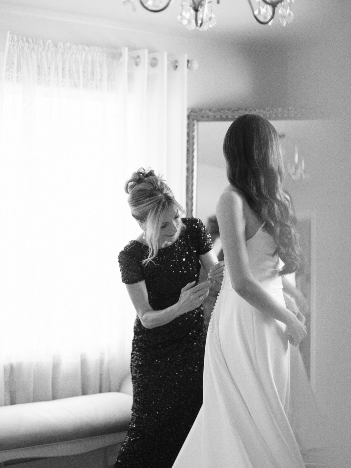 tin-roof-barn-wedding-best-washington-photographers-the-tenneys-05