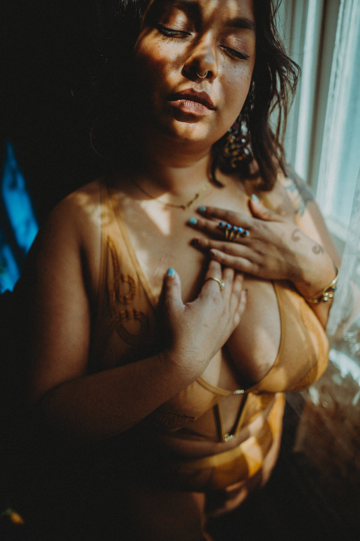 chicago-boudoir-intimate-natural-photographer-studio-empowerment-feminine-57