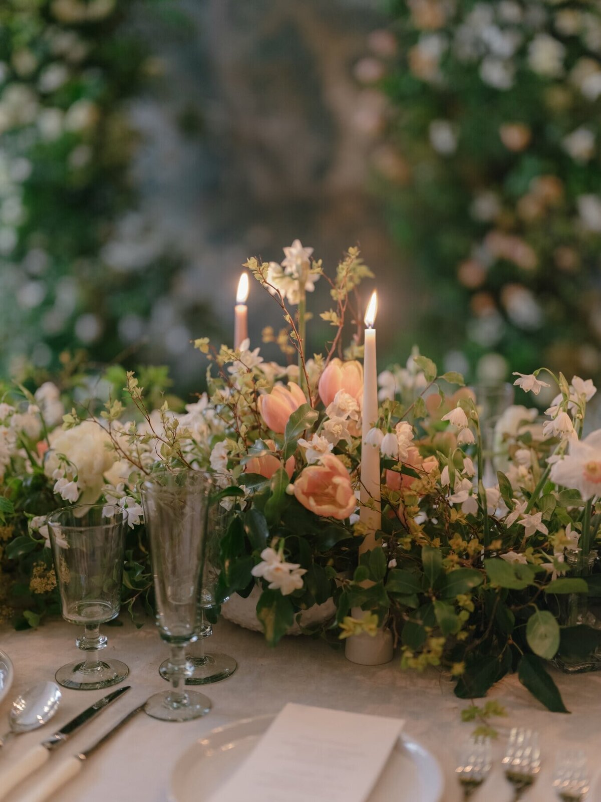 colourful-spring-wedding-tablescape-design