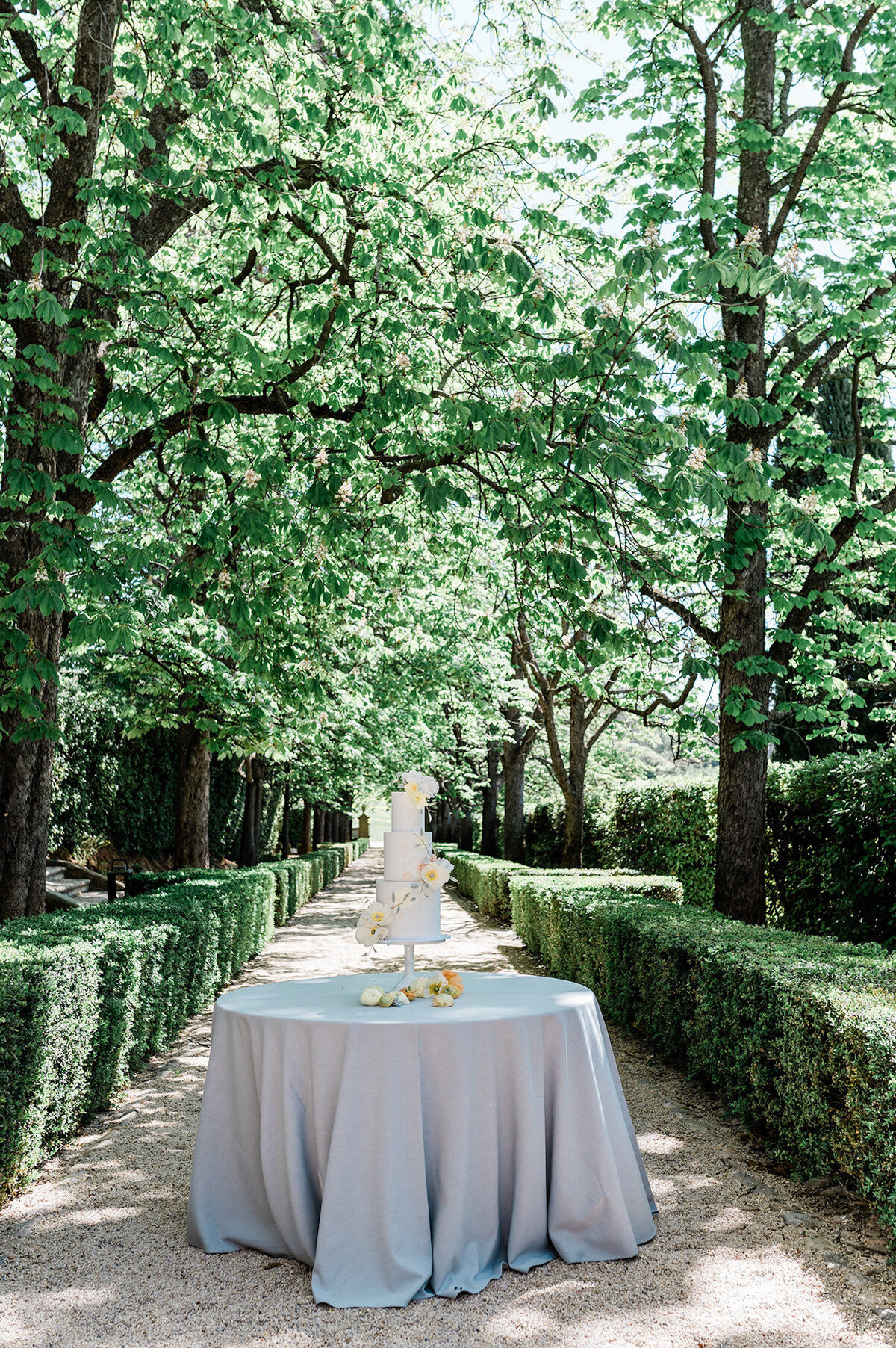 Experience the allure of luxury weddings and elopements in the heart of France through our fine art lens. Every frame captures the essence of romance amidst the backdrop of France's iconic landscapes.