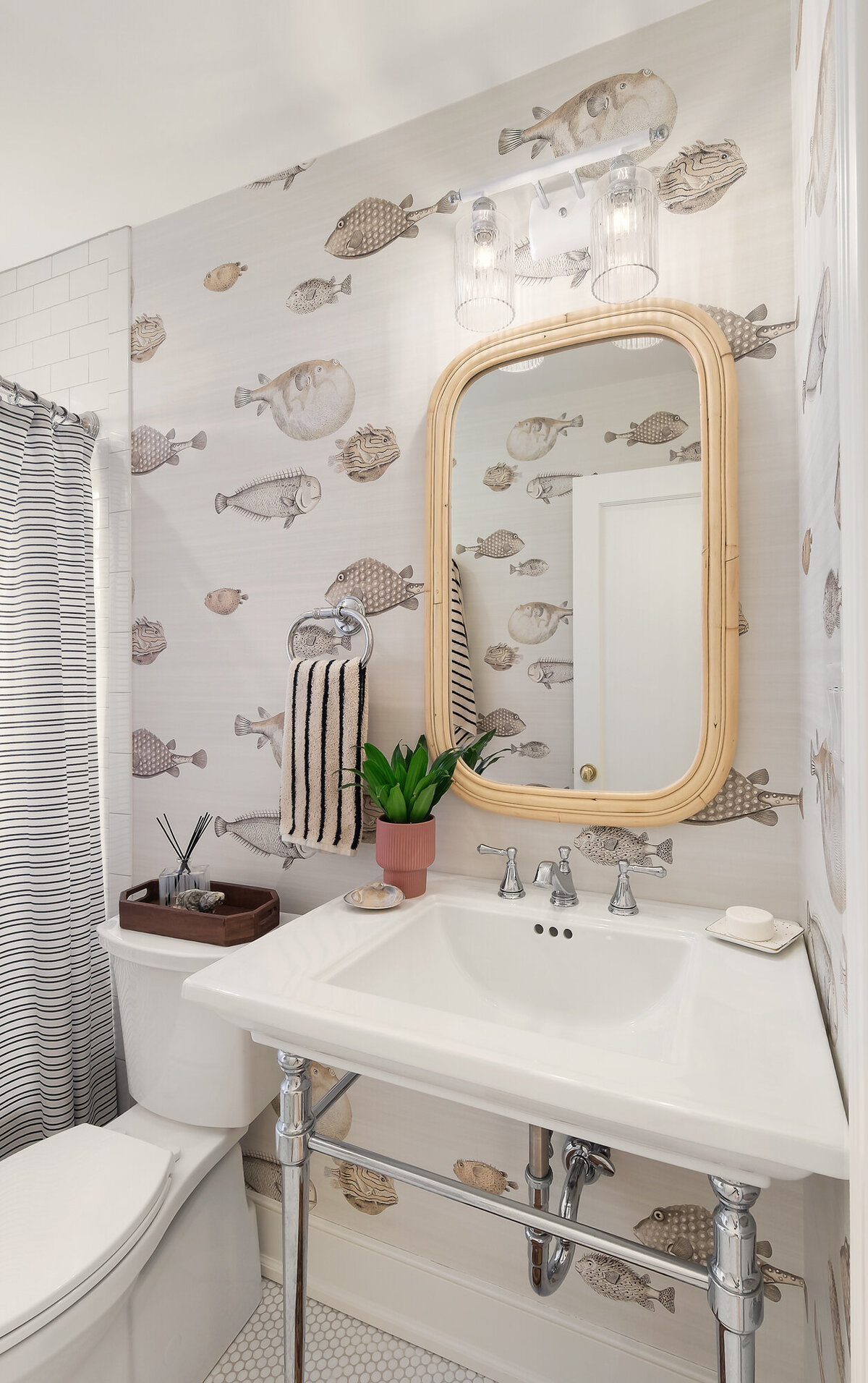 Yeungling_Hall_Bath-LO