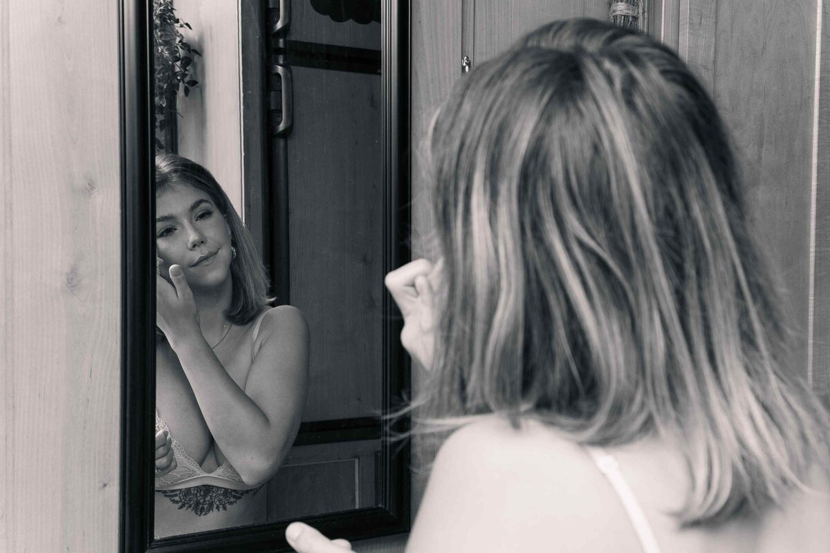 25-bride-getting-ready