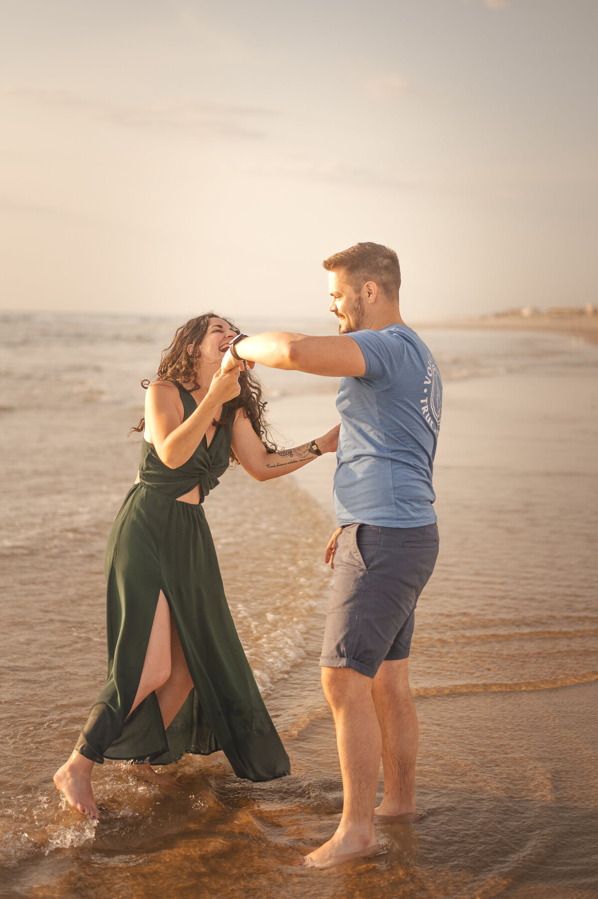 séance-photo-couple-à-la-plage-proche-bordeaux13