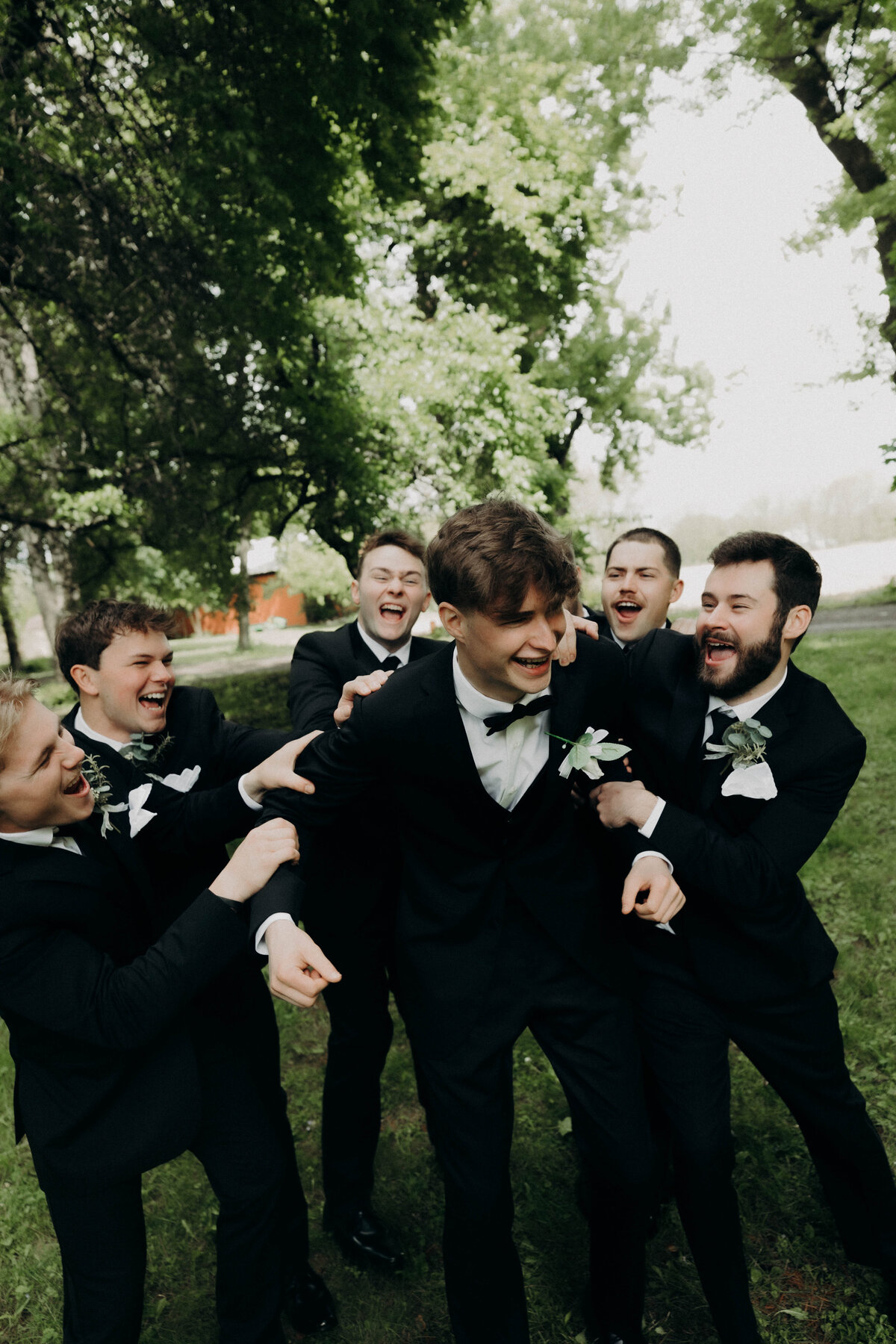 groomsmen wedding photography bridal party fun poses