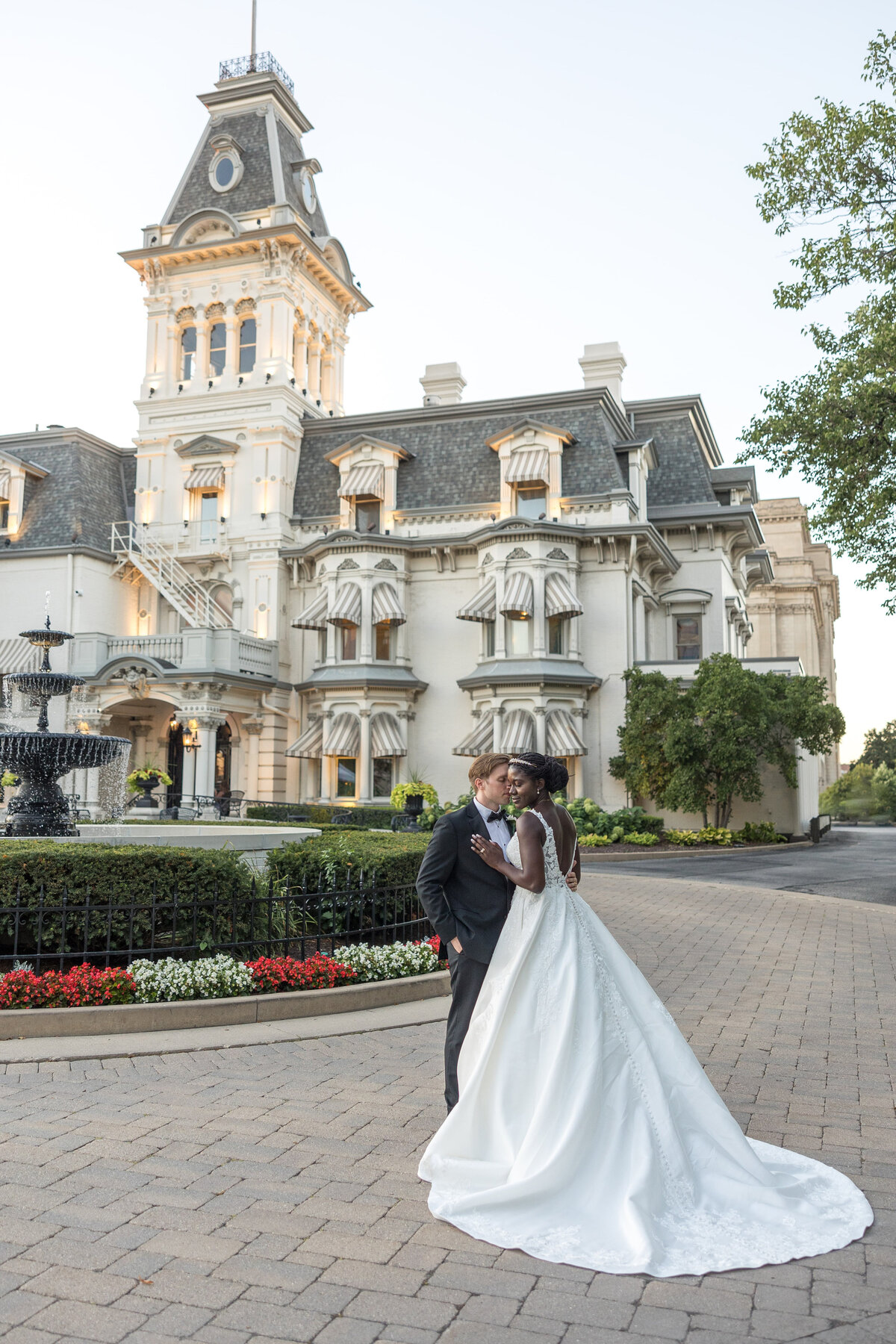 Wedding Couple in front of The Wisconsin Club
