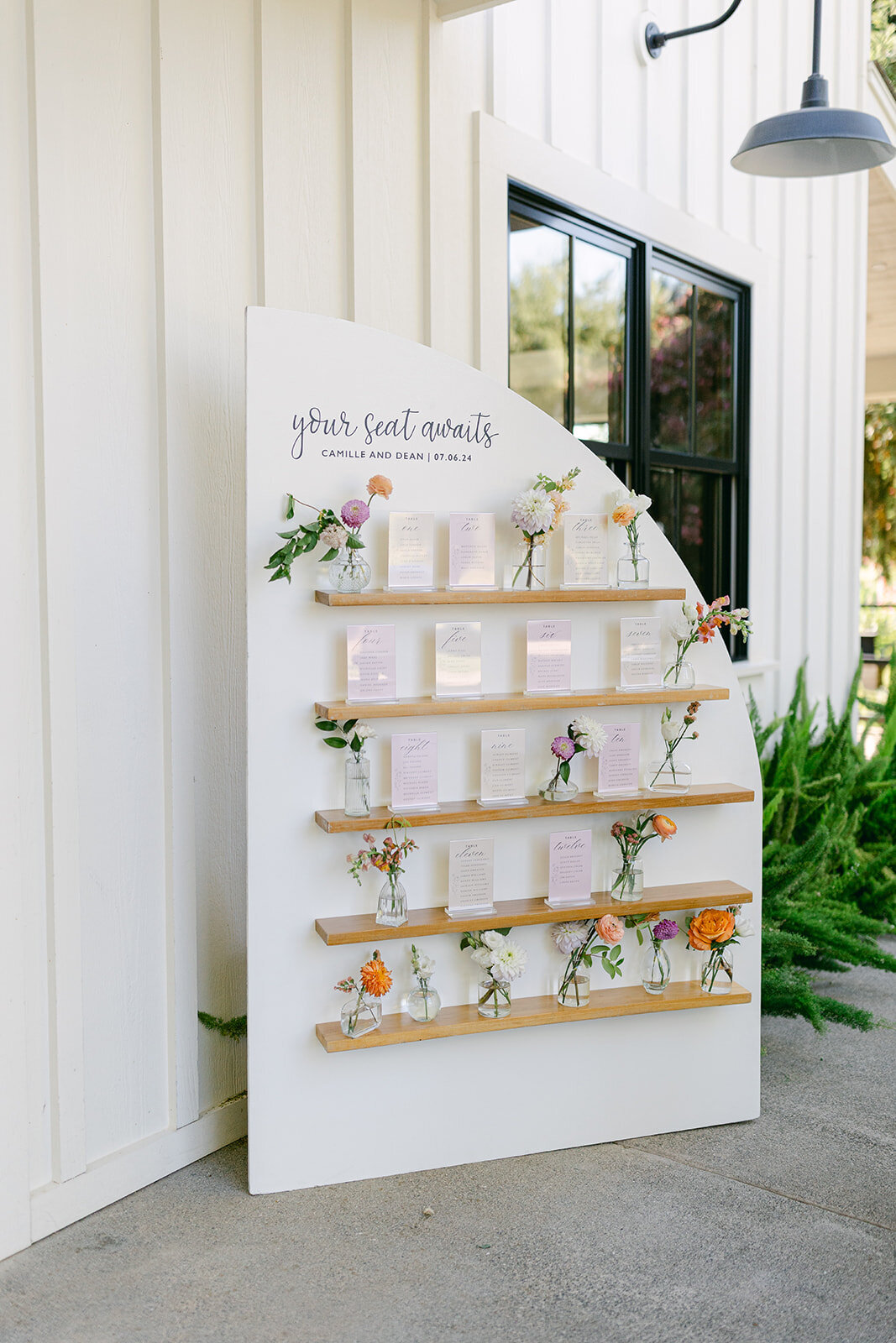 escort chart/seating chart with bud vases