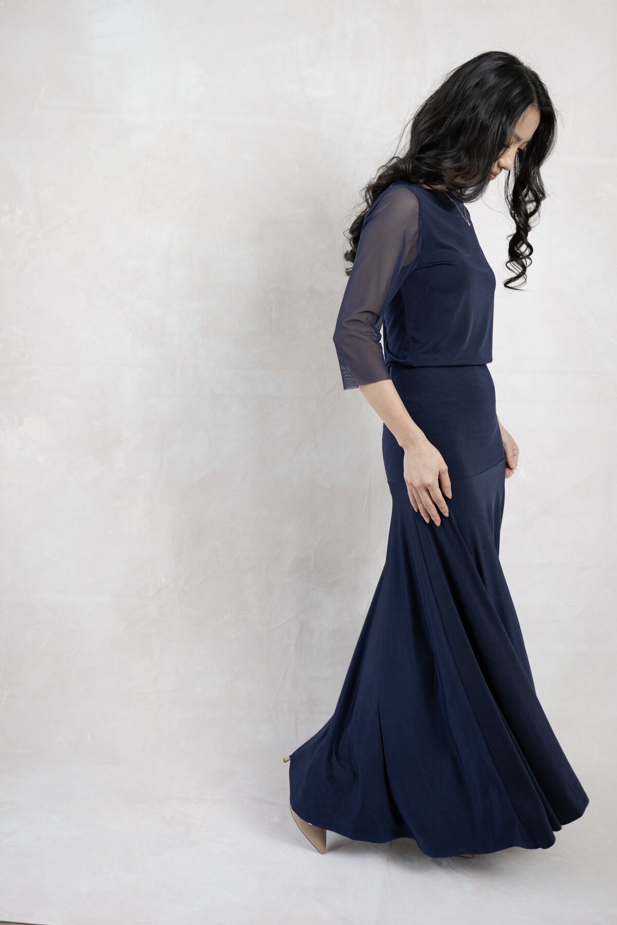 22001_L&B2_LEESA MULHALL_LE NAVY SKIRT-5_WEB_05