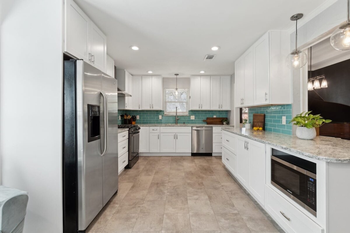 10216_shadow_way_dallas_tx_kitchen_-_modern_white_cabinets_with_teal_tile_and_stainless_steel_appliances_-_haven_realty_group