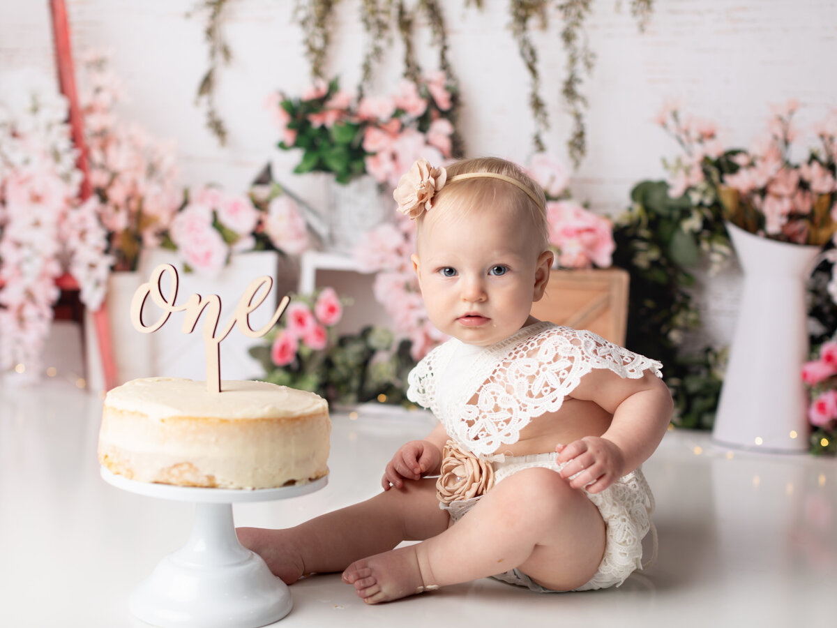 one year old girl cake smash photoshoot