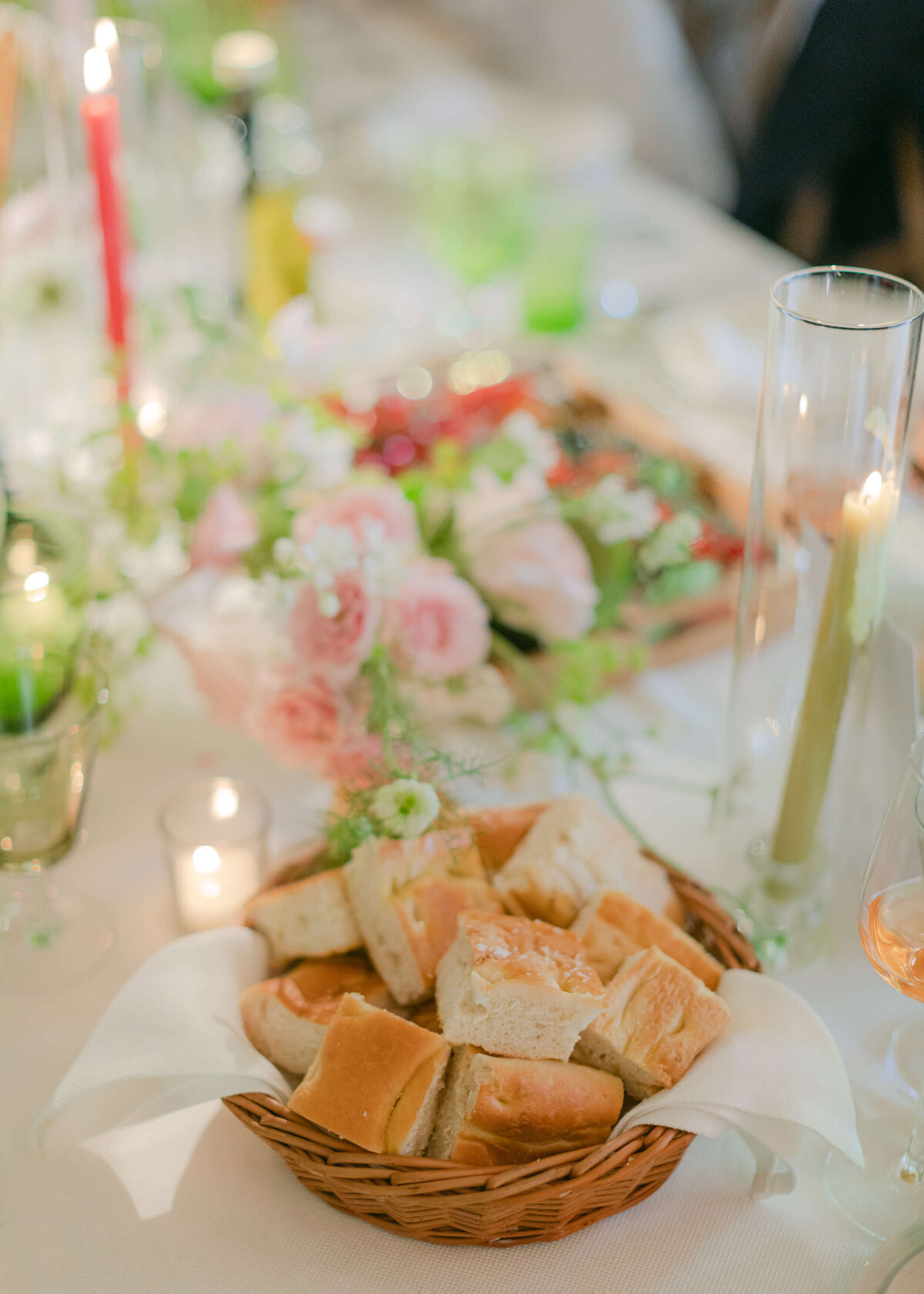 chloe-winstanley-weddings-tablescape-bread
