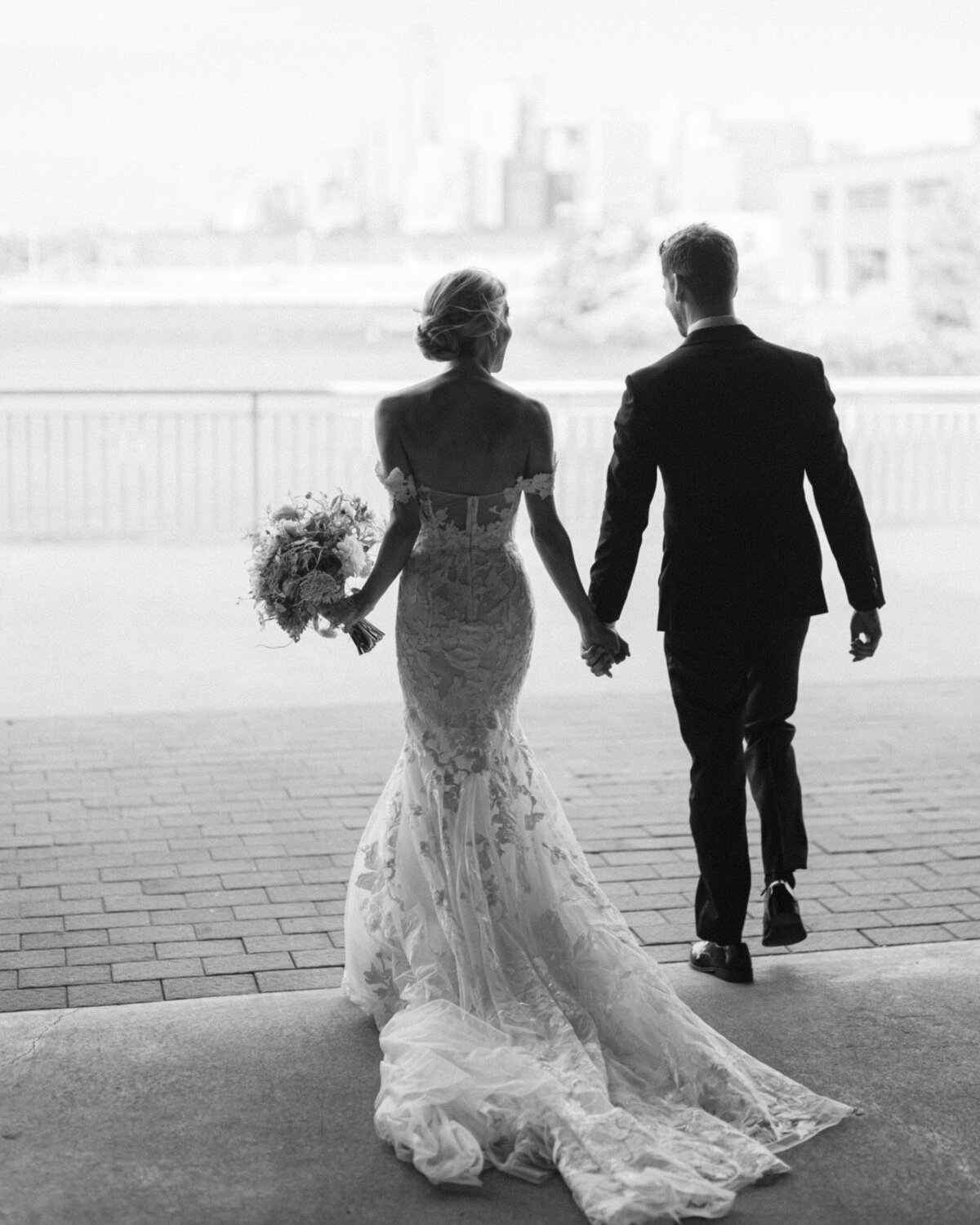 libertywarehouse-newyorkwedding-weddingwithaview-felixfeyginphotography-009