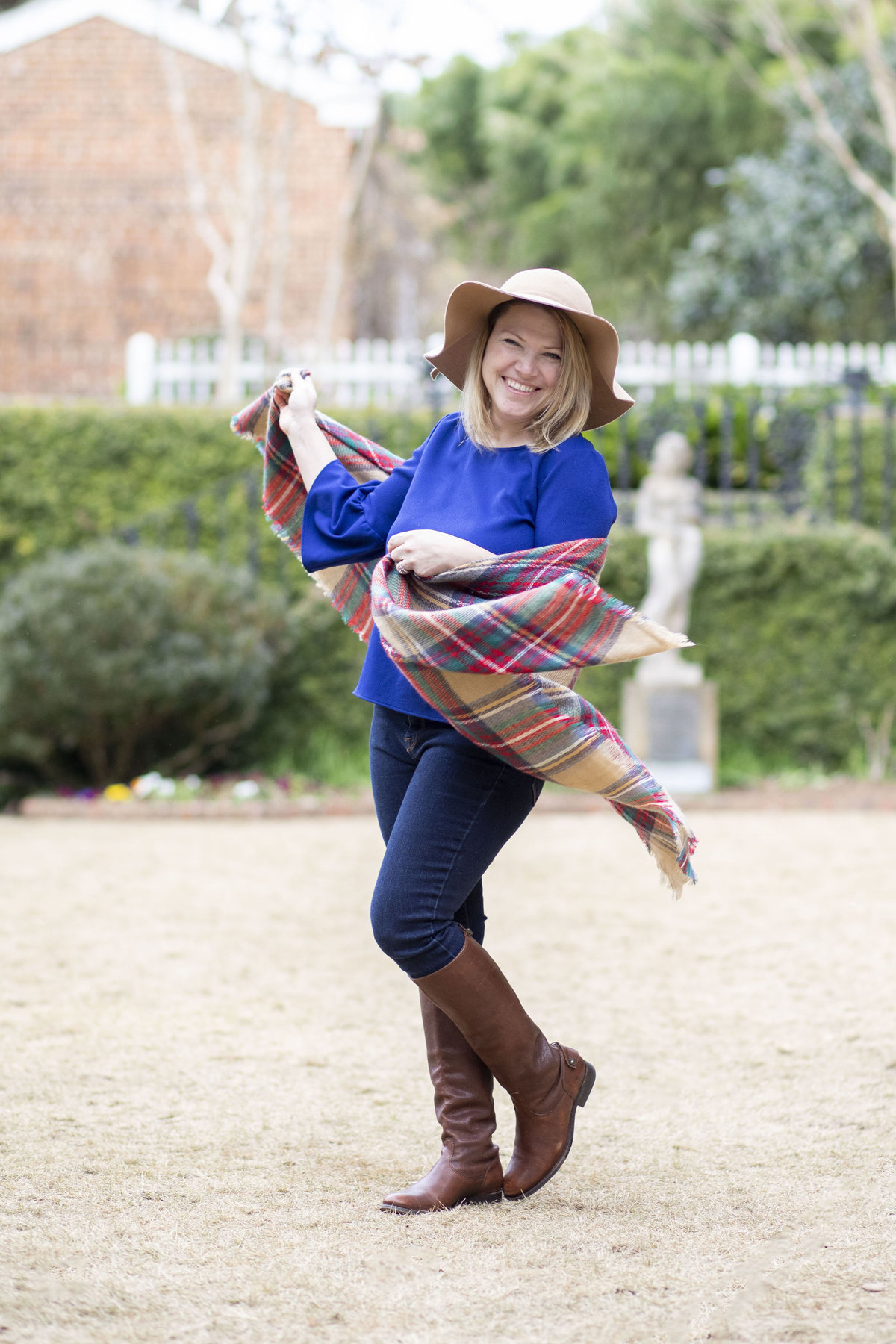 monroe_photographer_a_focused_life_photography_personal_brand_photo_branding_athens_founders_garden_photographer_smiling_dancing_fun