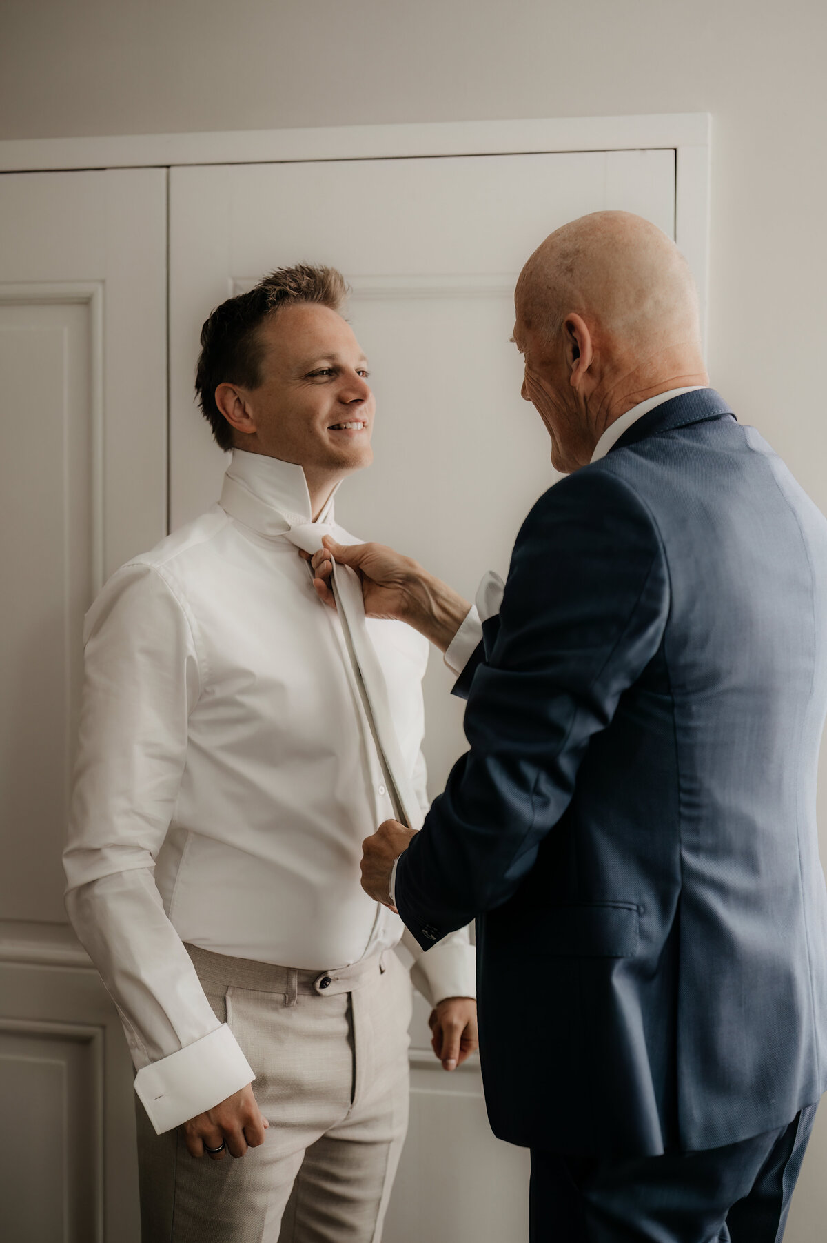 Pure Liefde Fotografie - Jesse & Lotte - Getting ready Jesse-8