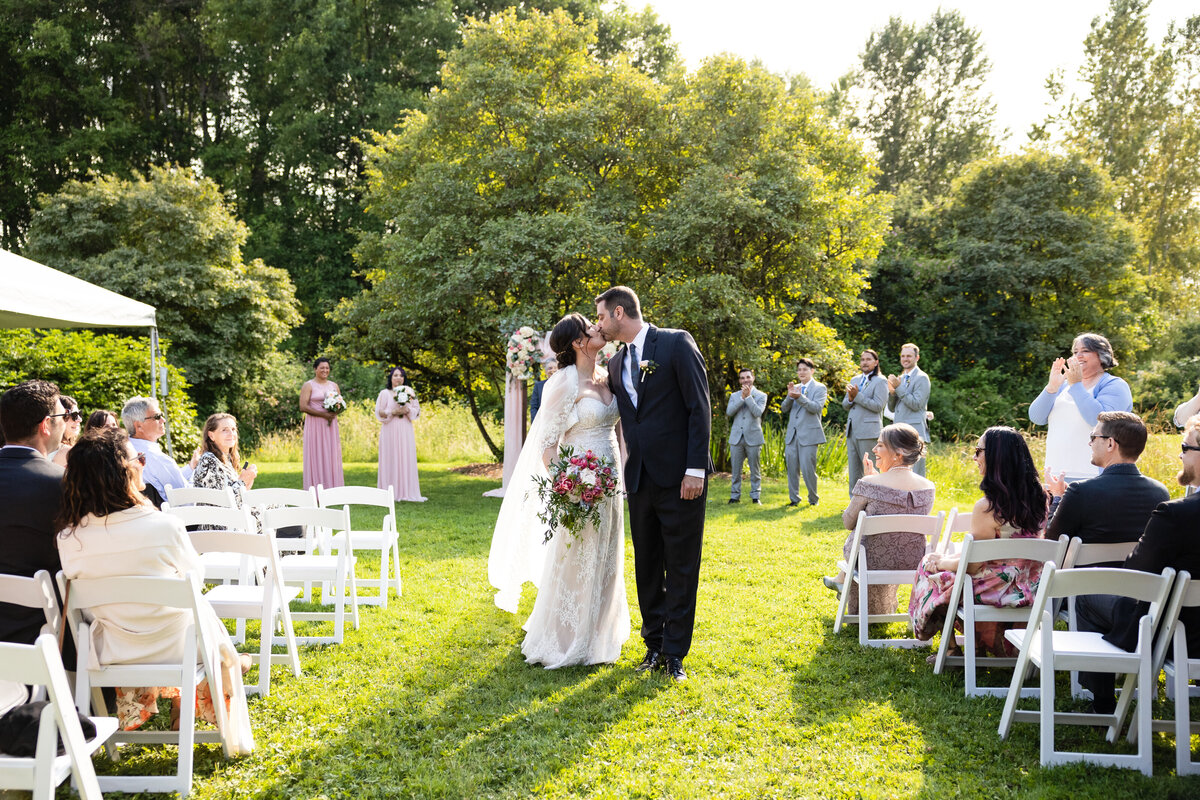 uw-center-for-urban-horticulture-outdoor-wedding-venue-seattle-wedding-photographer-041