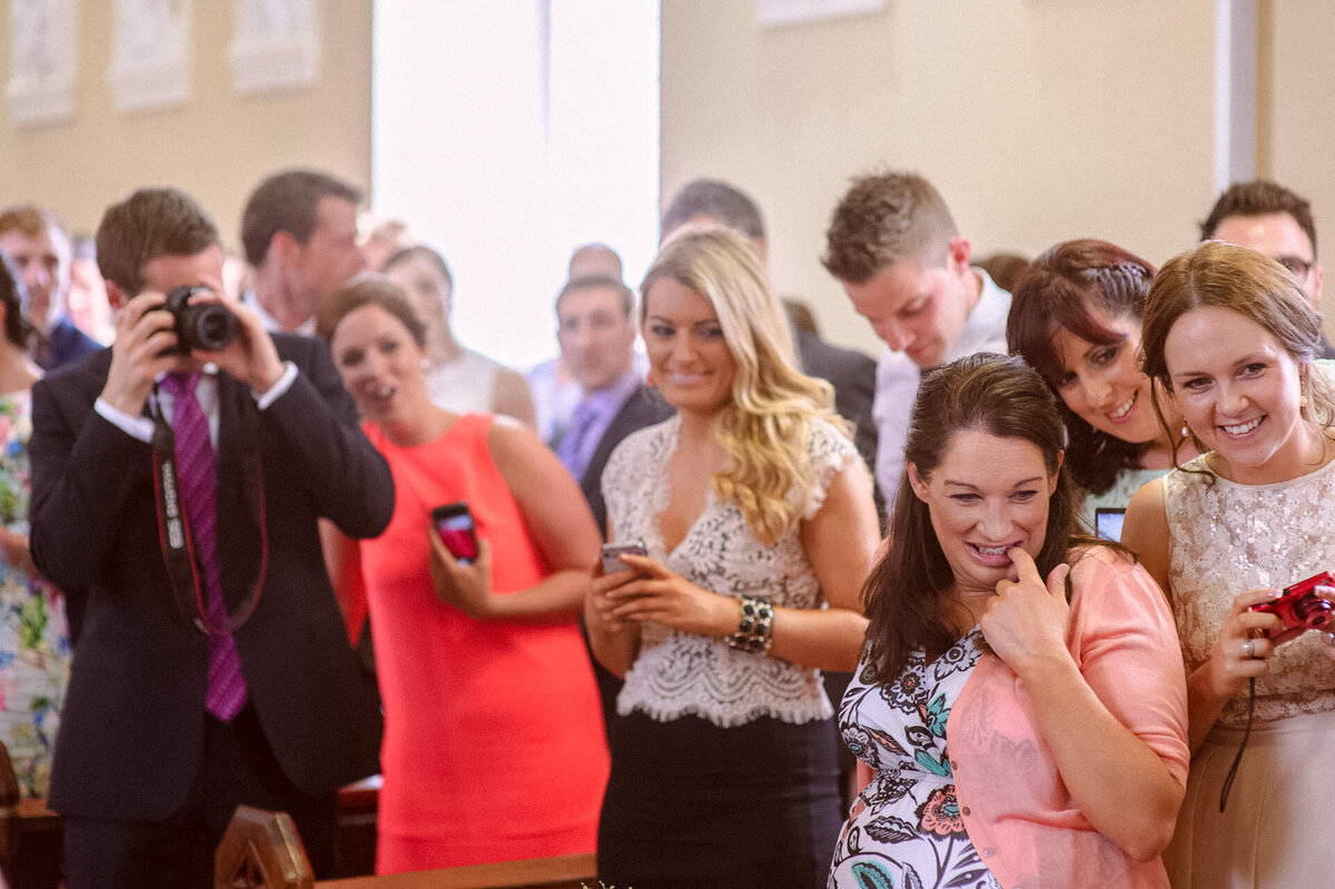 193 wedding-guests-see-the-humour