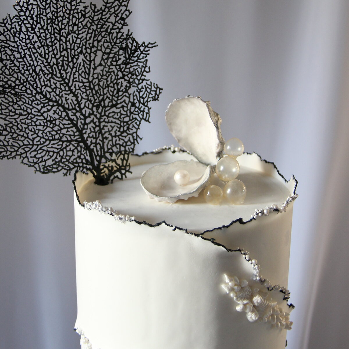 luxury cake topper oyster sugar art wedding cake designer Pearl Ivy Events wedding planner georgia white black tie