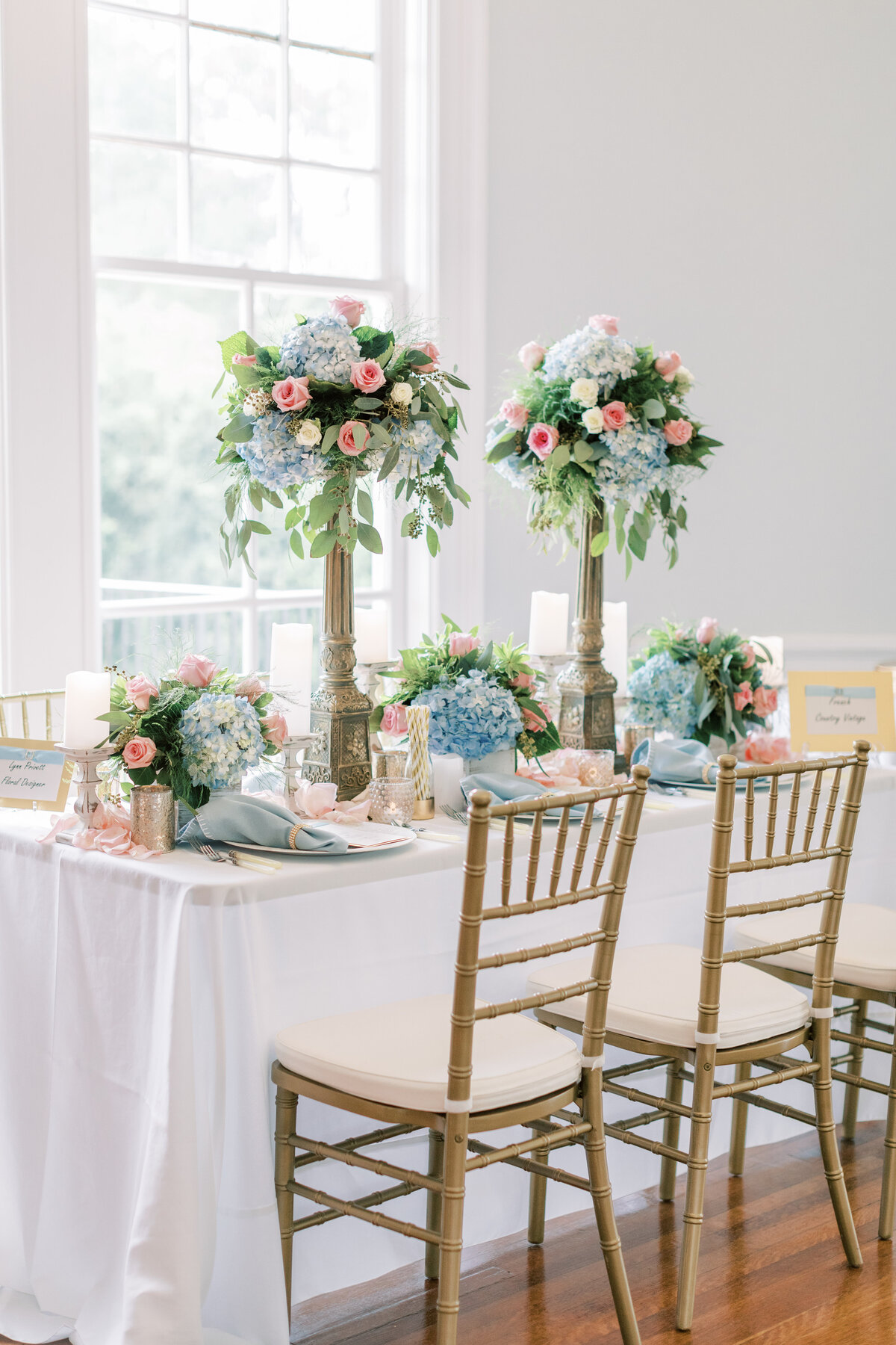 A beautiful floral tablescape sits on the table.