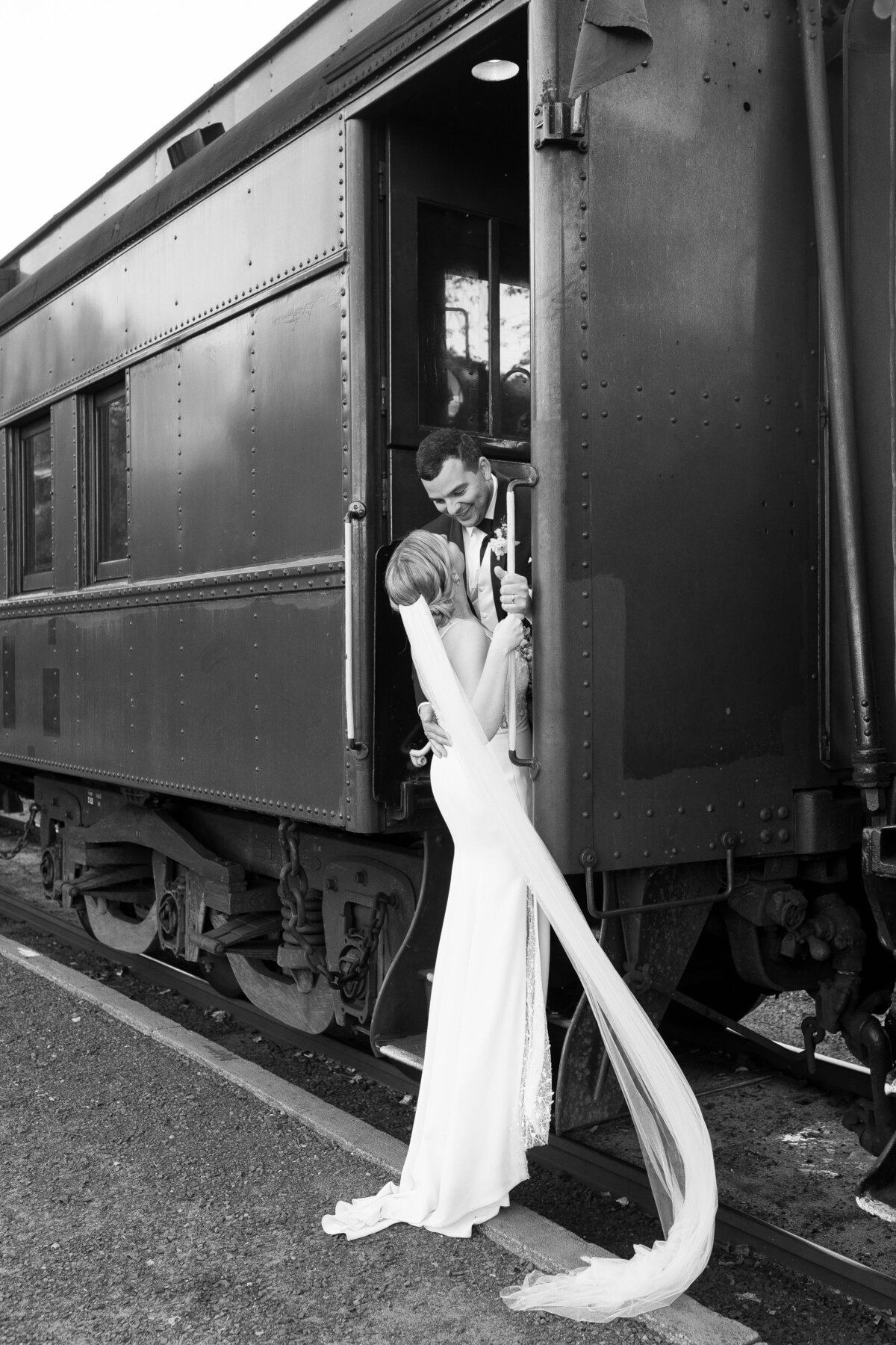 bride-groom-essex-steam-train