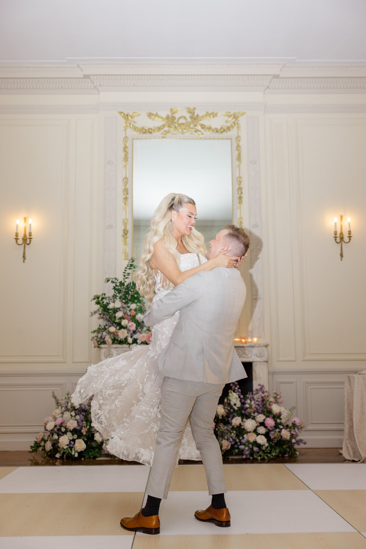 first-wedding-dance-at-glen-manor-house