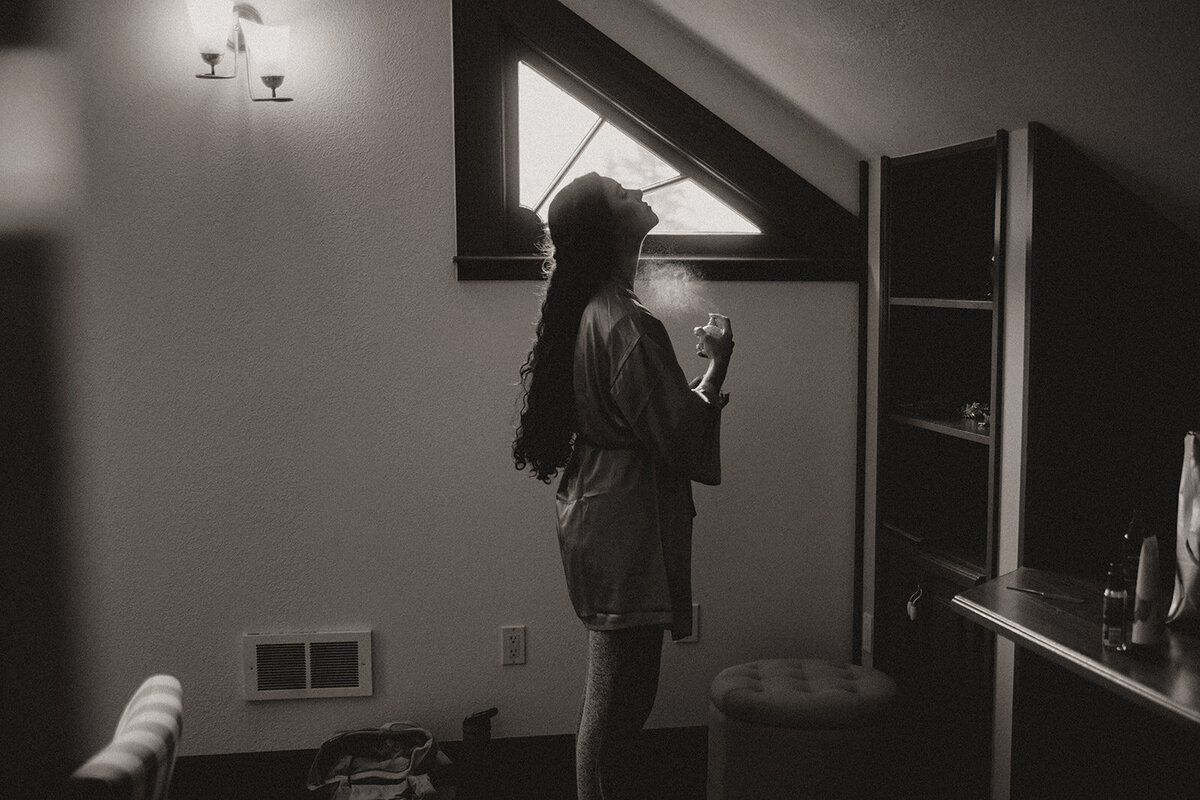 bridalmoment-perfume-gettingready-oregon-wedding