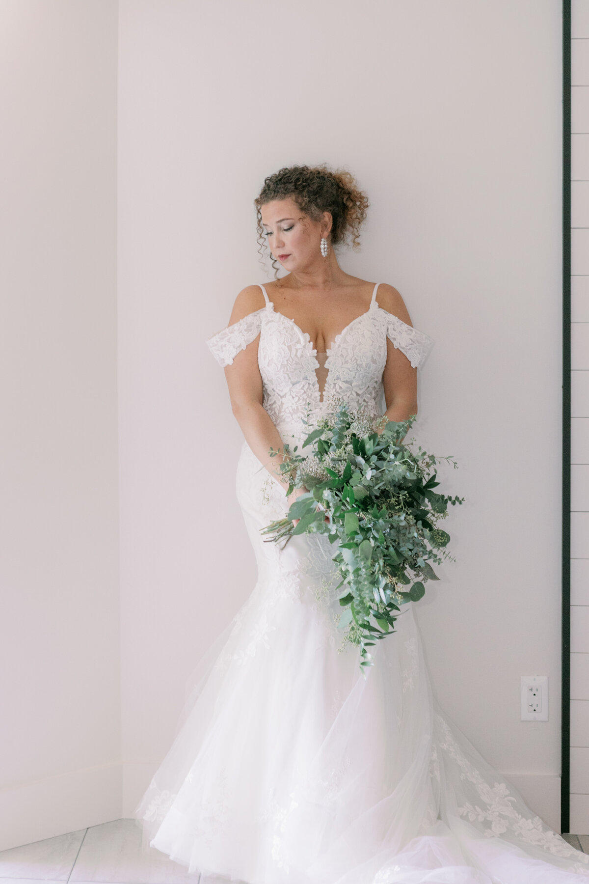 Modern Wedding Flowers at The Westin Hilton Head Island resort, Hilton Head Island, SC | Wedding and Event Florist | Lisa Staff Photography | Coastal Floral & Events
