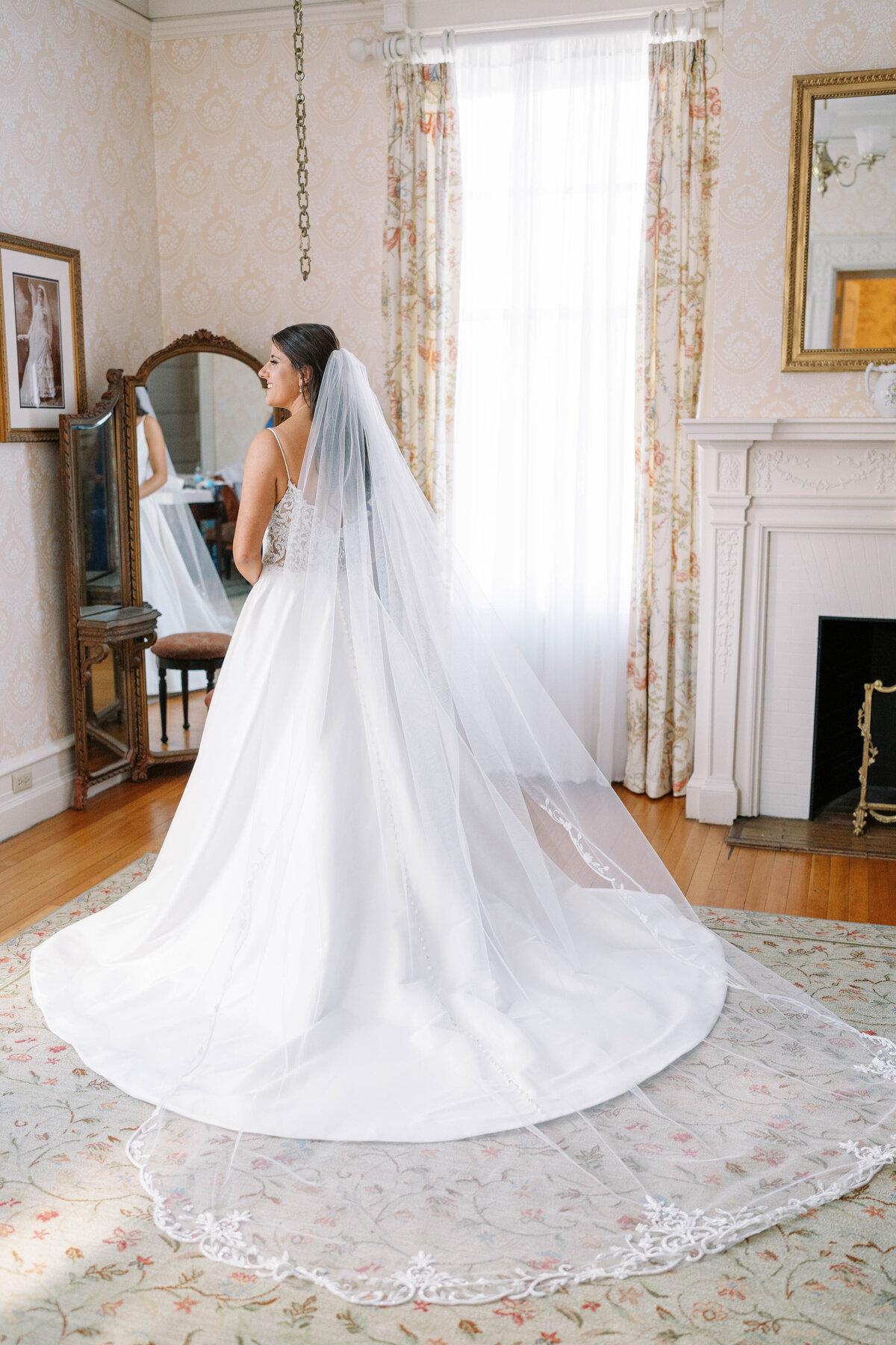 cairnwood-estate-spring-wedding-philadelphia-photographer-Bridal-portraits_022