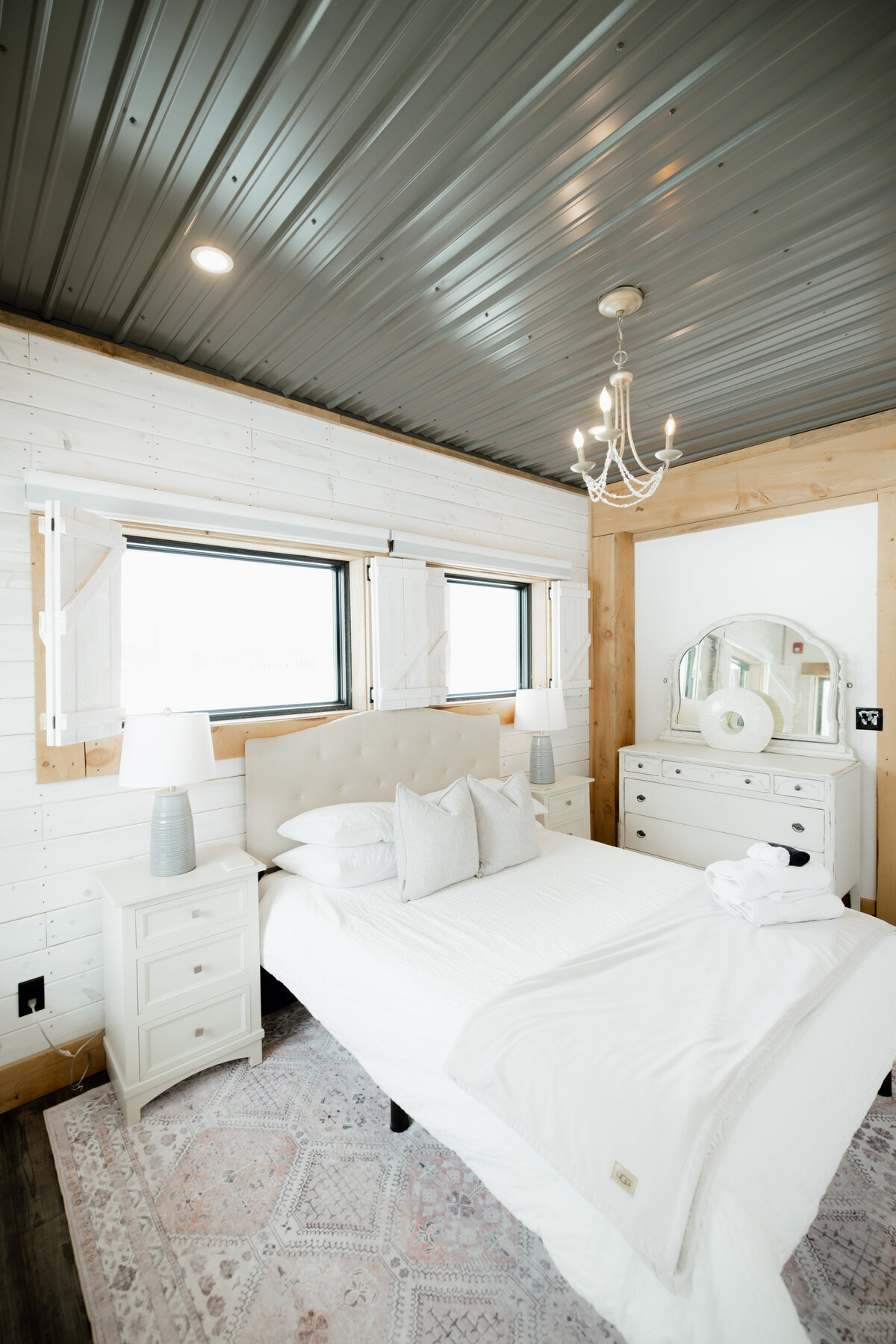 Bear-Ridge-Destination-barndo-suites-rosie-photo-video-68