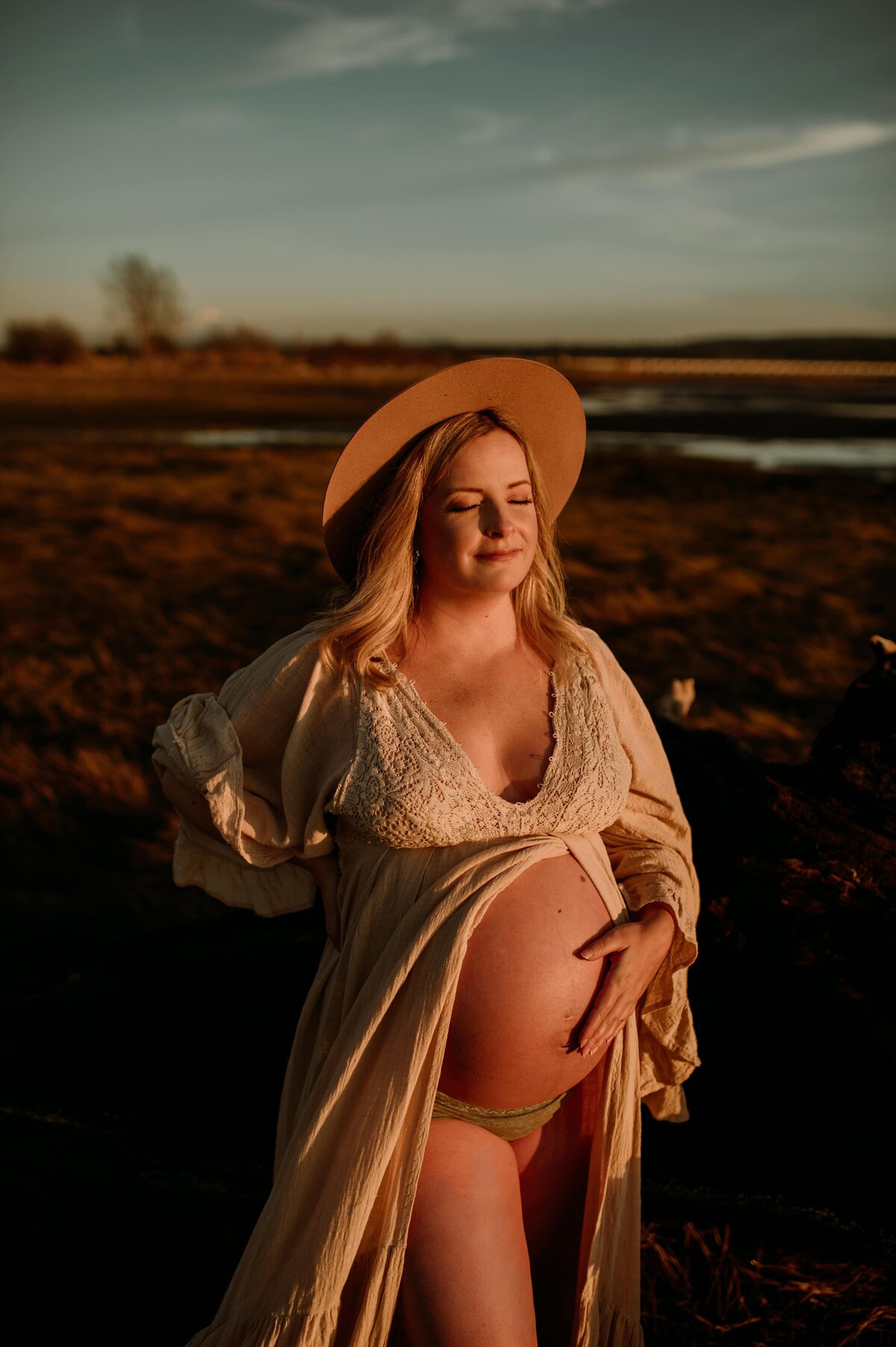 Melissa_sunset_maternity_session_Surrey_BC (31 of 54)