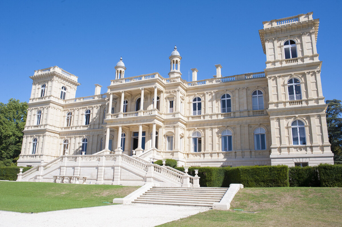 luxury-wedding-venue-historic-chateau-paris-france-@alejandrapoupelevents2