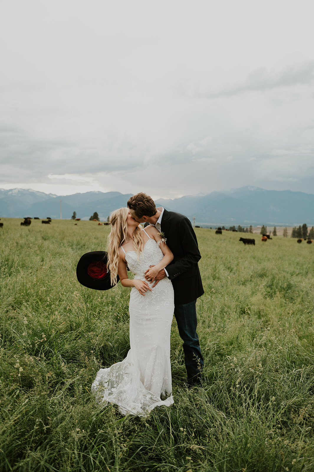 presley-gray-cowboy-luxury-montana-wedding-4511