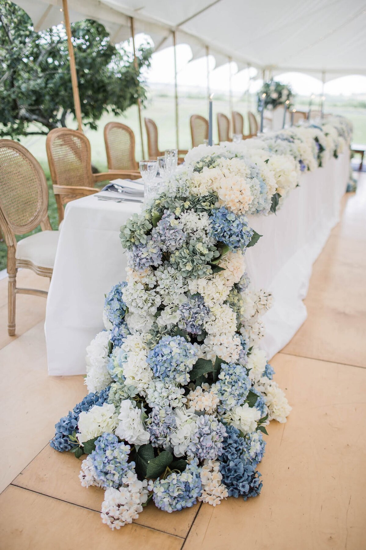 floral-garland-wedding-tables