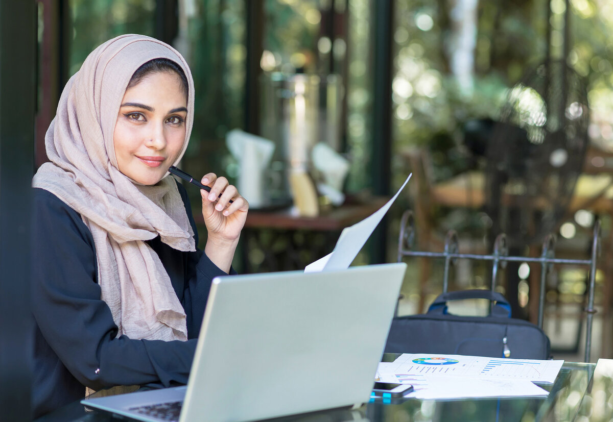 Hijab single business woman