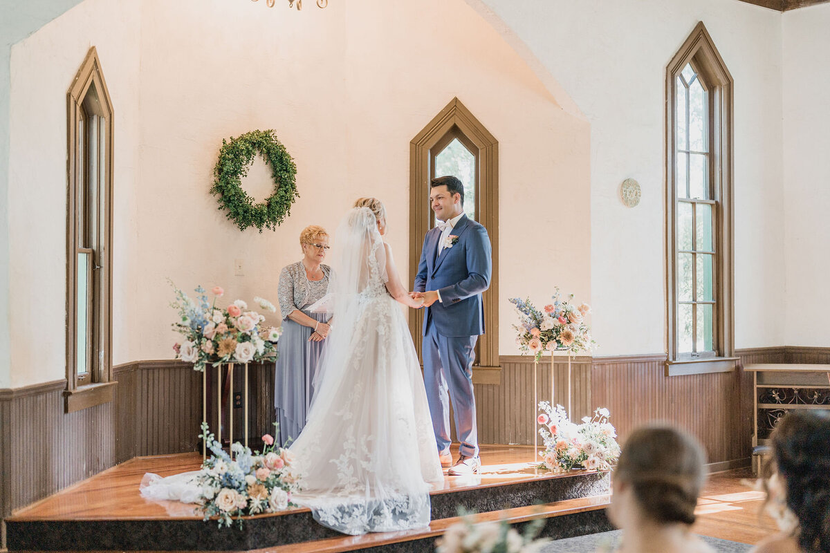 tara-tomlinson-chantilly-chic-elope-tampa-andrews-memorial-chapel-6