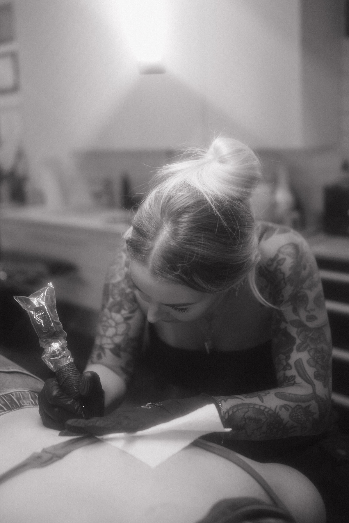 Lauren-Carly-Photo--Tattoo-Artist-Branding--Headshots--Brand-Photographer--14188