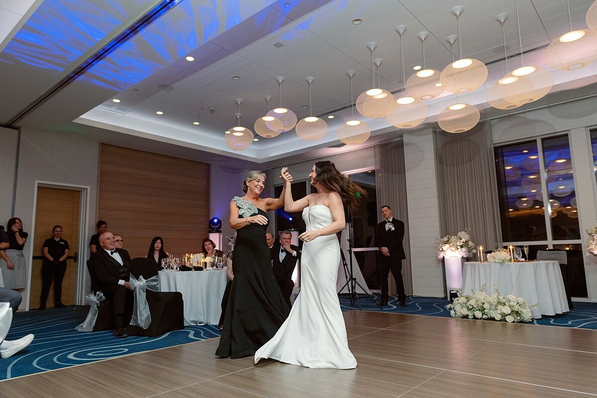 Lido-Beach-Resort-Wedding_0094