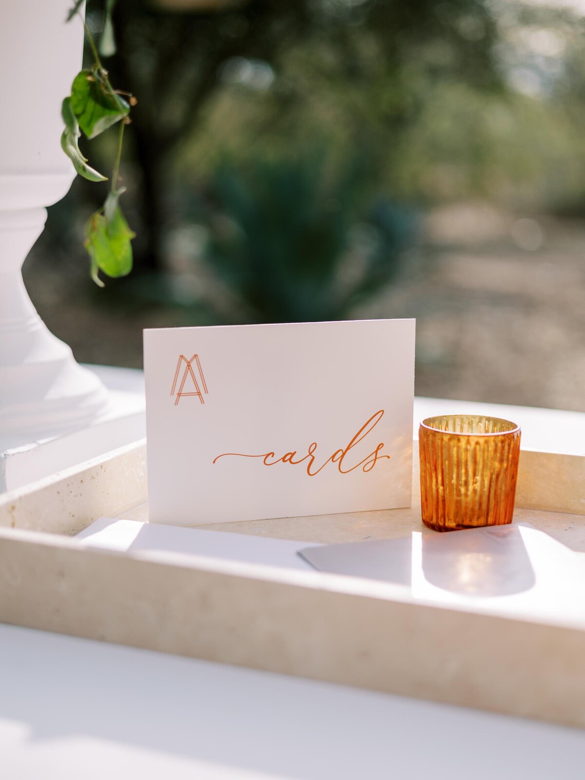 elegant-desert-wedding-cards-gift-table