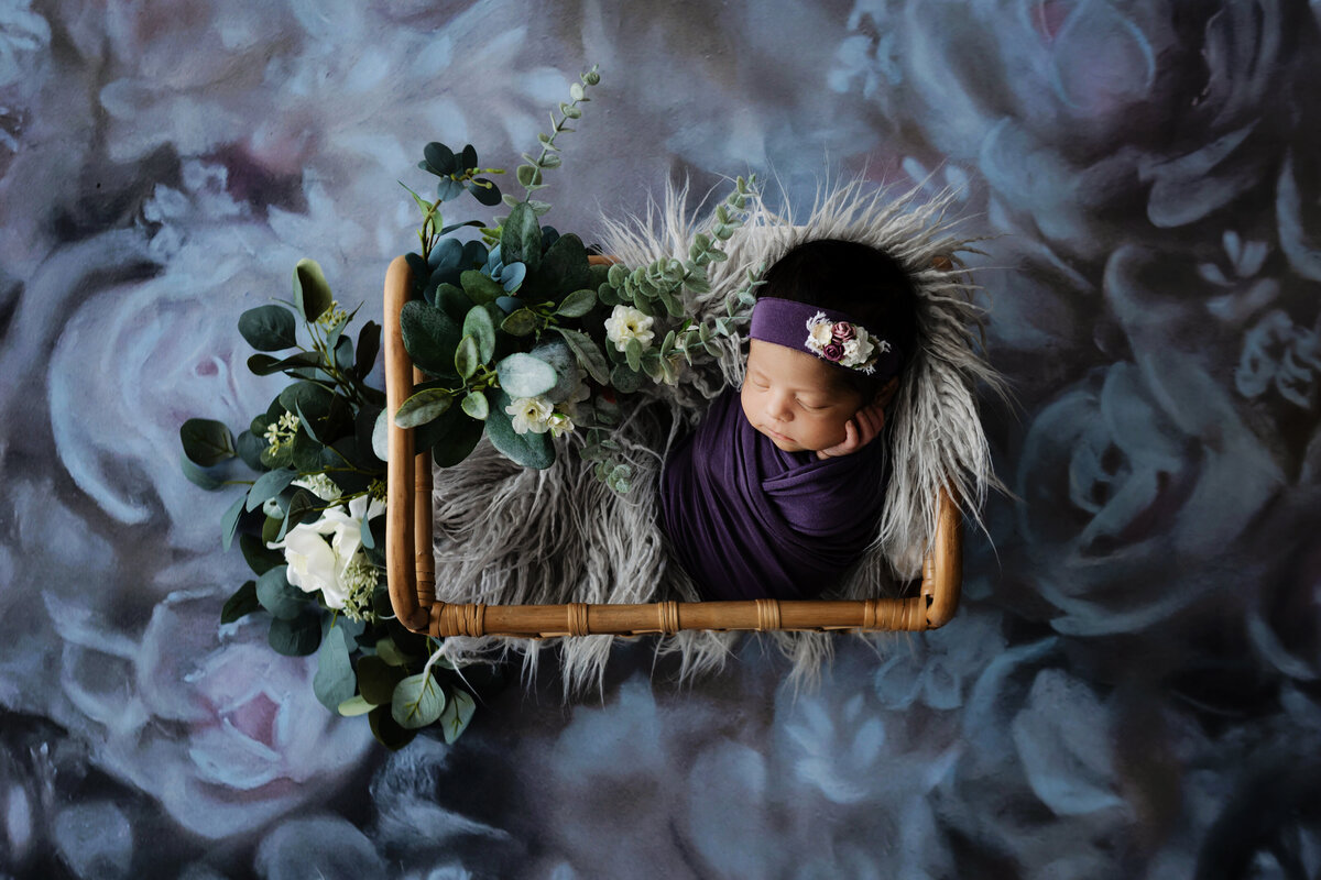 baby-girl-in-crib-photos-by-ashleigh