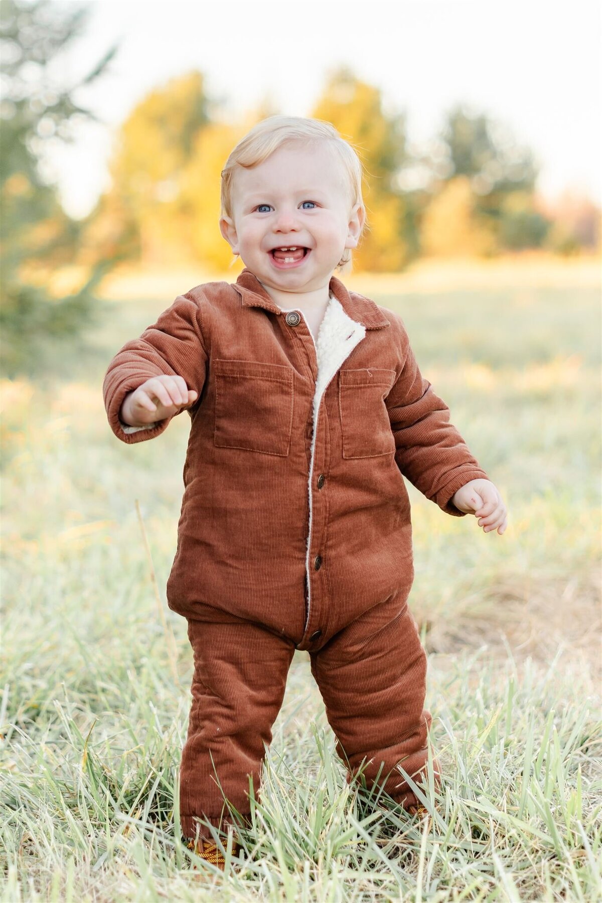 Heidi Fam Photography - Loudoun County Christmas Tree Farm Family Session