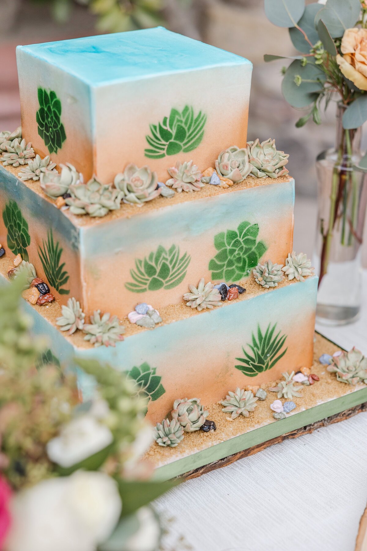 desert succulent wedding cake.jpg