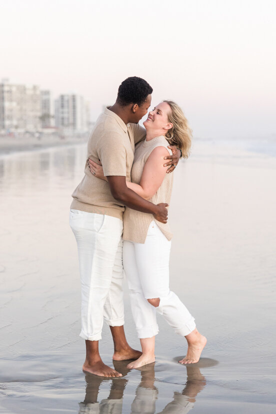 couple-kissing-on-Coronado-beach-san-diego