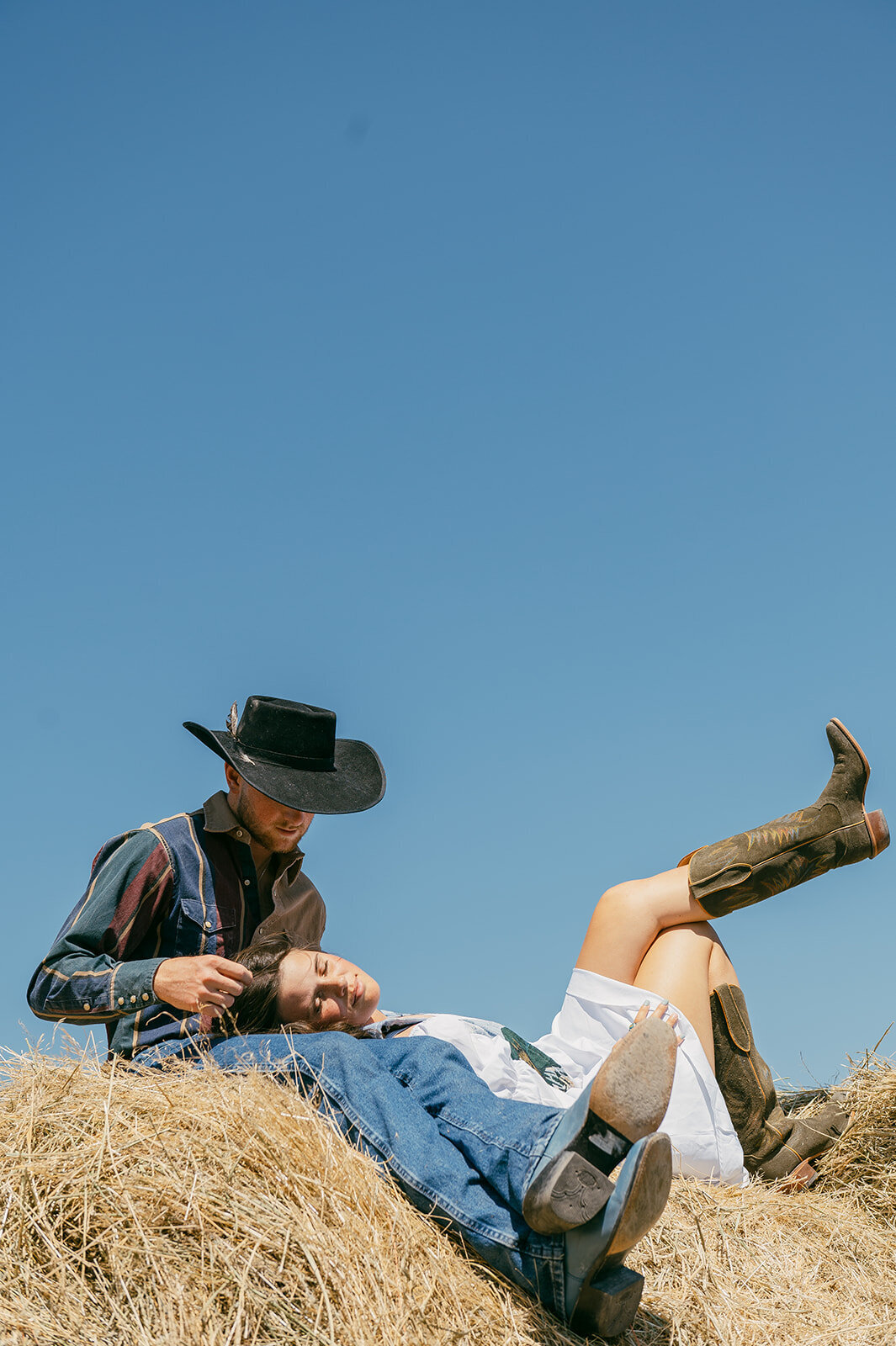 presley-gray-photo-haybale-forest-montana-elopement-7333