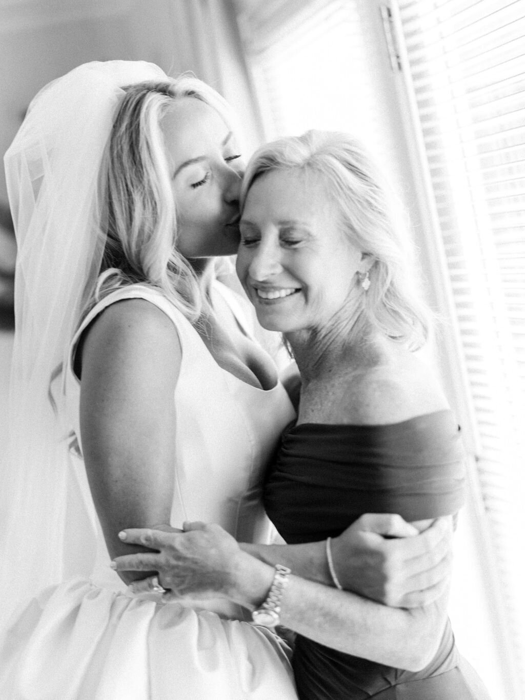 NikkiSanterre_EastCoastLuxuryWeddingPhotographer_WilmingtonWeddingSocialGracesEvents_Emma&Andy-109