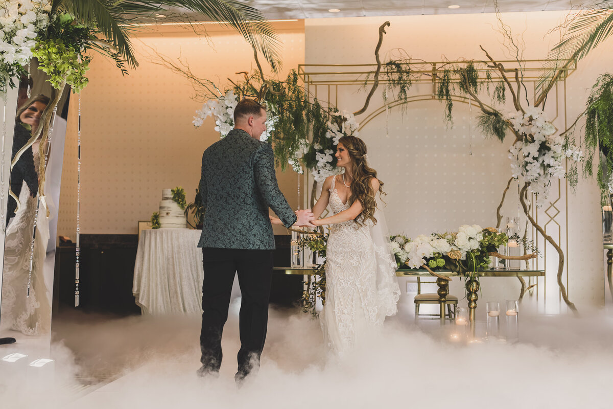 Circa Las Vegas Intimate Wedding | Taylor Made Photography