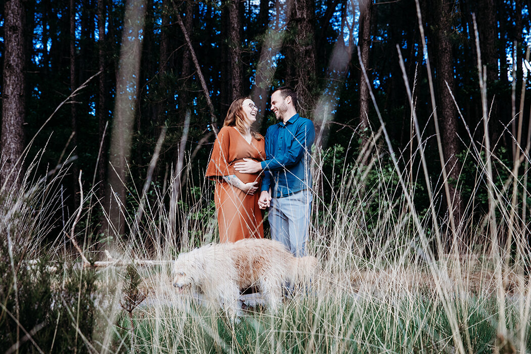 Zwangerschapsfotograafbrabant, buikfotoshootbrabant, outdoorzwangeschapsshoot, goldenhourzwangerschapsshoot, rucphen, zundert, bavel, schijf, halderberge, roosendaal, bergenopzoom, oosterhout, boutiquefotostudio, ingridmol, buikfotosmethond