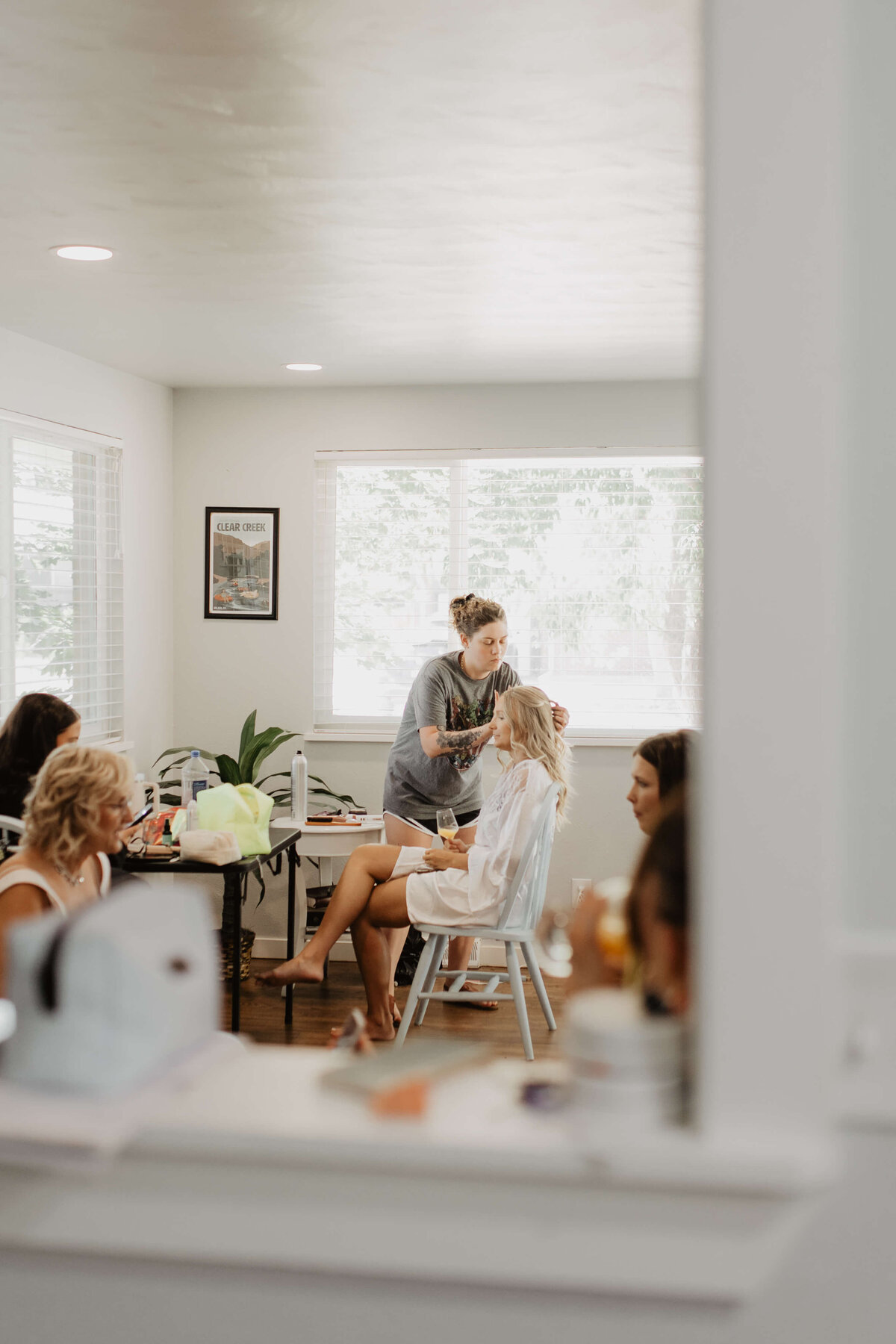 bright & bold wedding photographer 