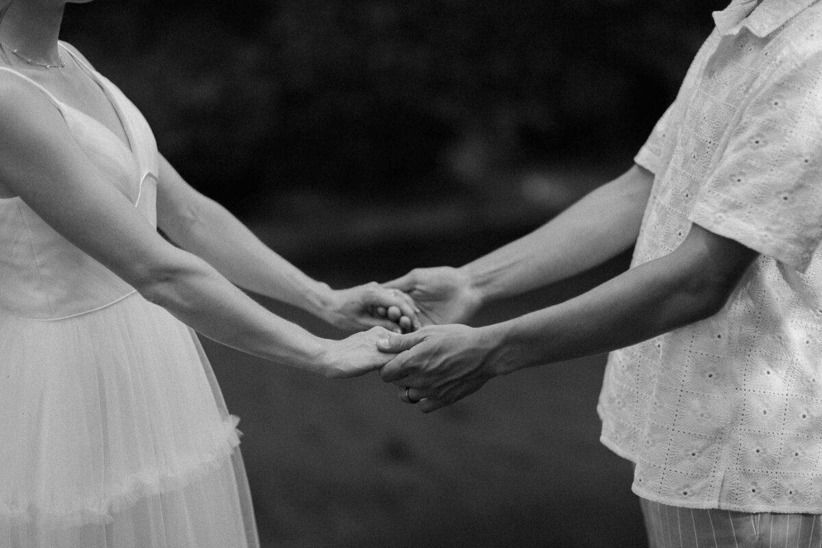 34_Wisconsin-Intimate-Backyard-Wedding-Photos-Dells-WI-James-Stokes.Photographers.25