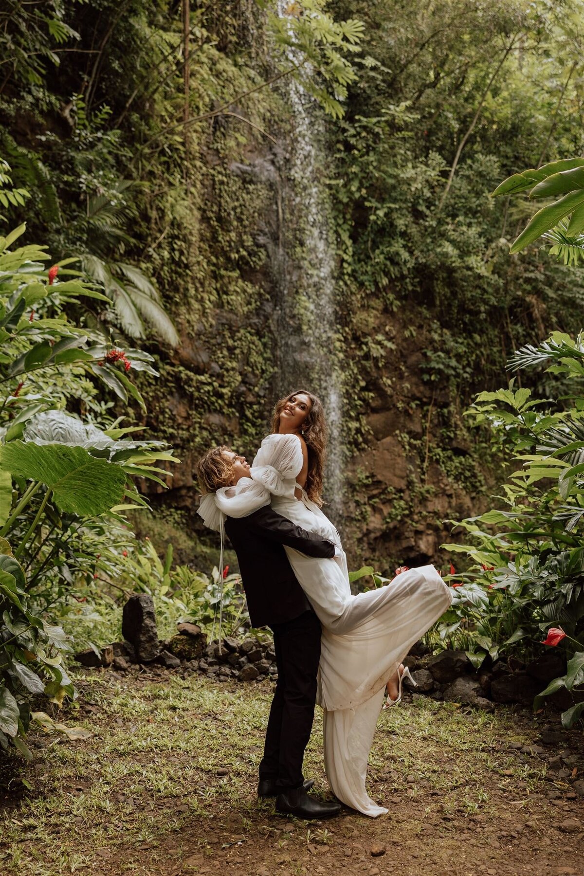 hawaii-waterfall-elopement-7871_websize (2)