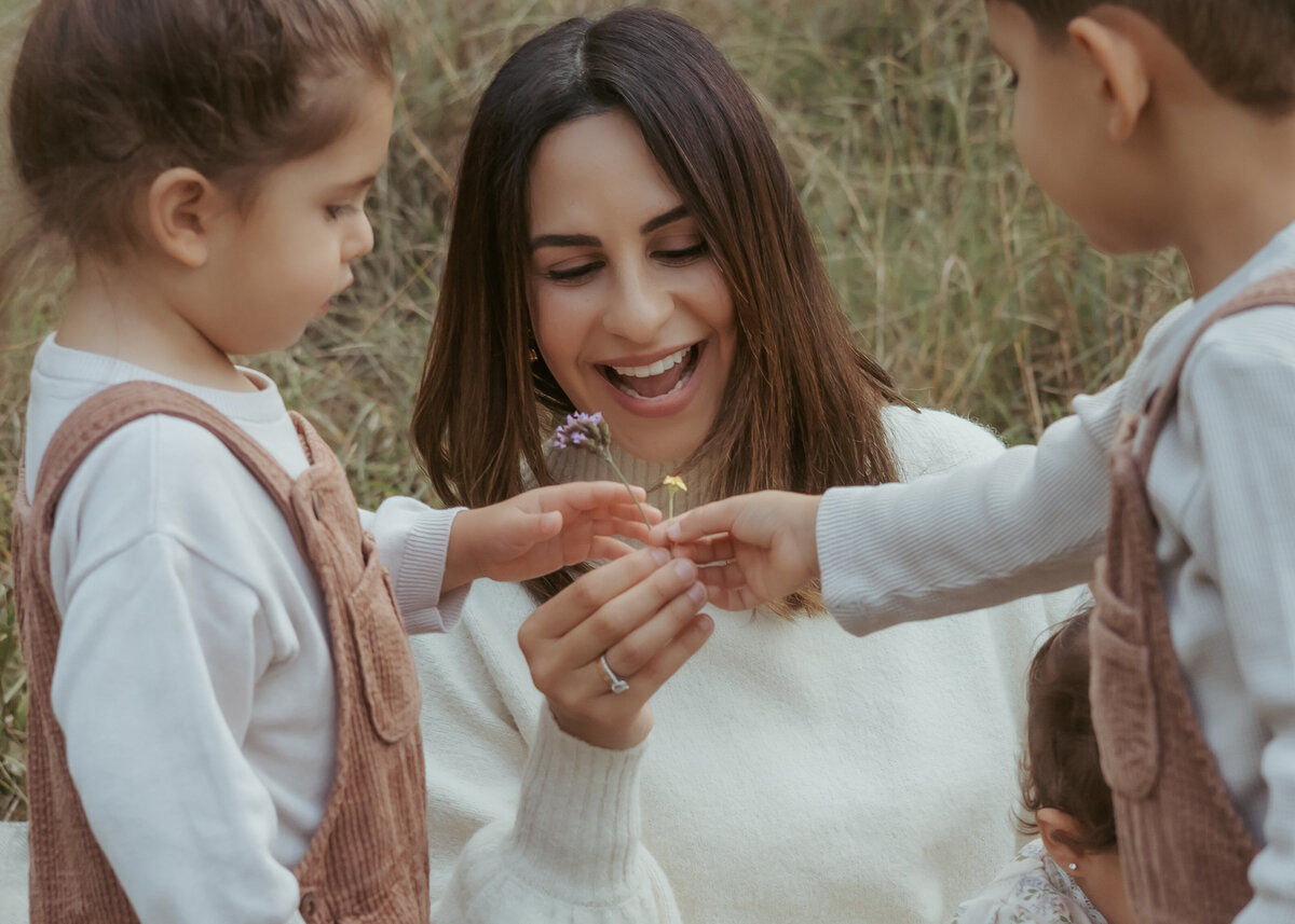 Sydney-Family-photography-Grassy-field-candid-05