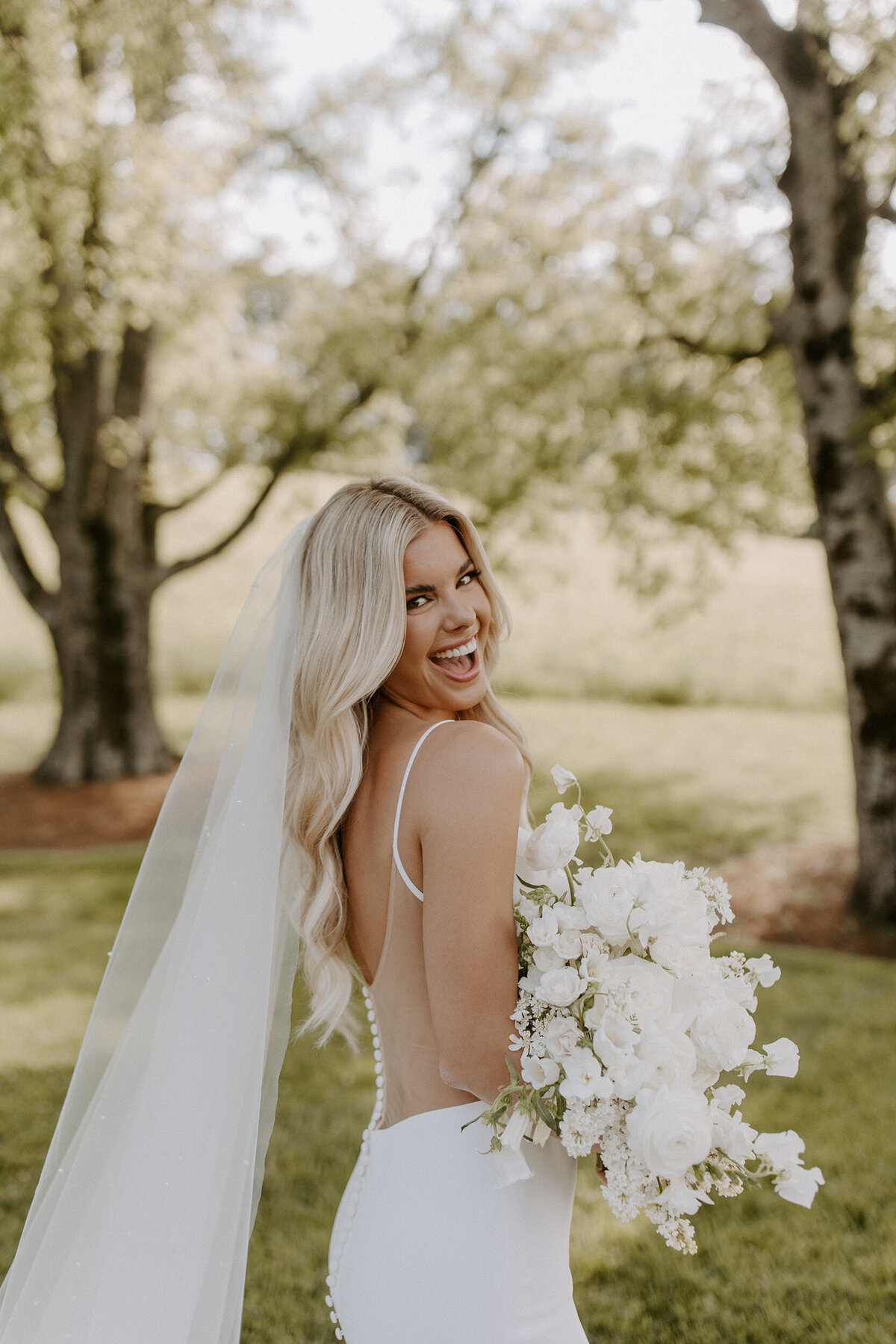 white-wedding-bouquet-ideas