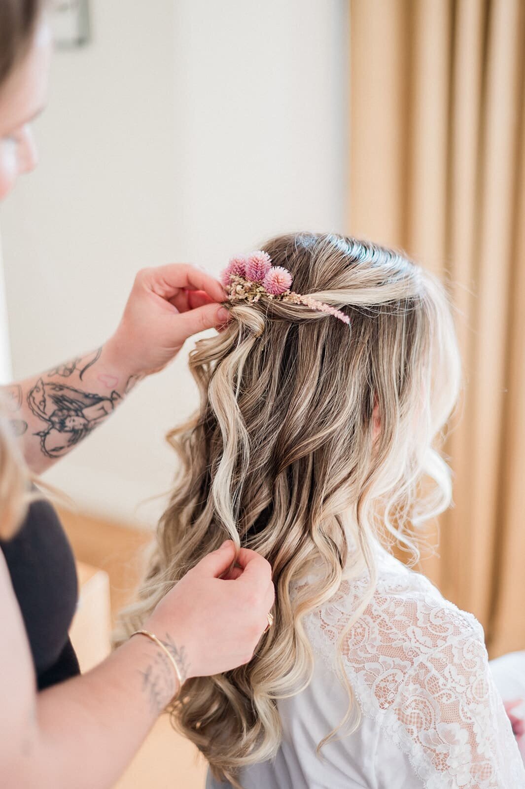 details-floral-coiffure-mariee